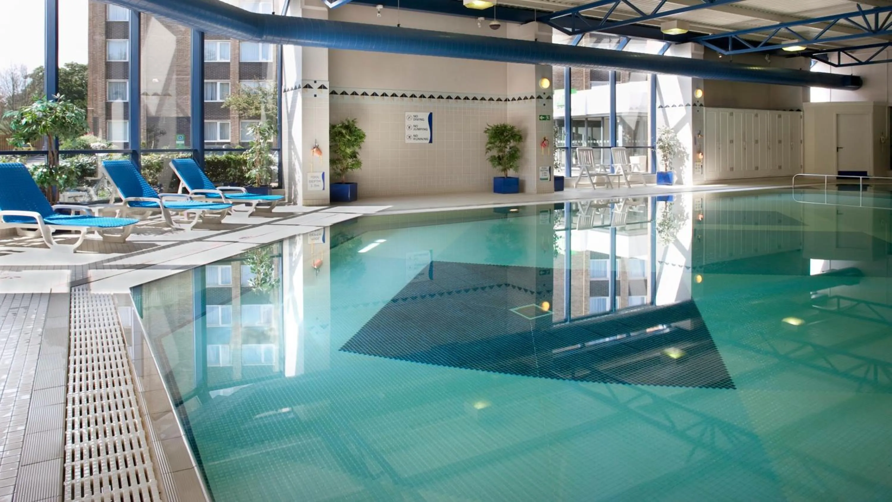 Swimming pool in Holiday Inn Portsmouth by IHG