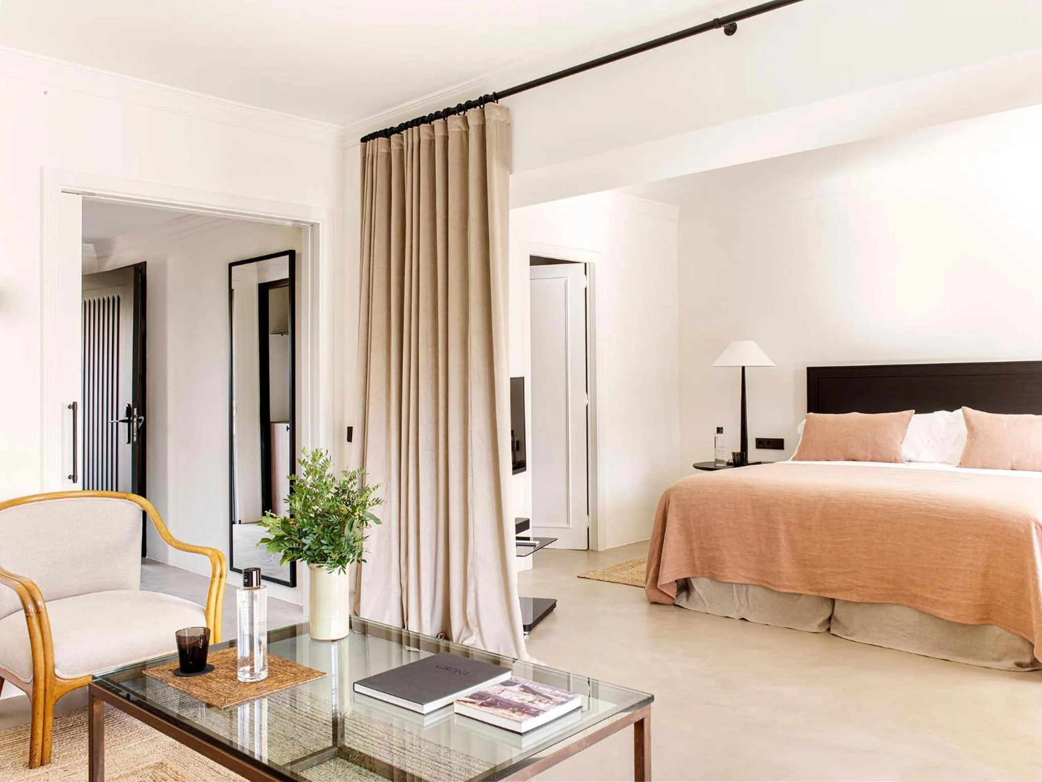 Bed in Mas de Torrent Hotel & Spa, Relais & Châteaux