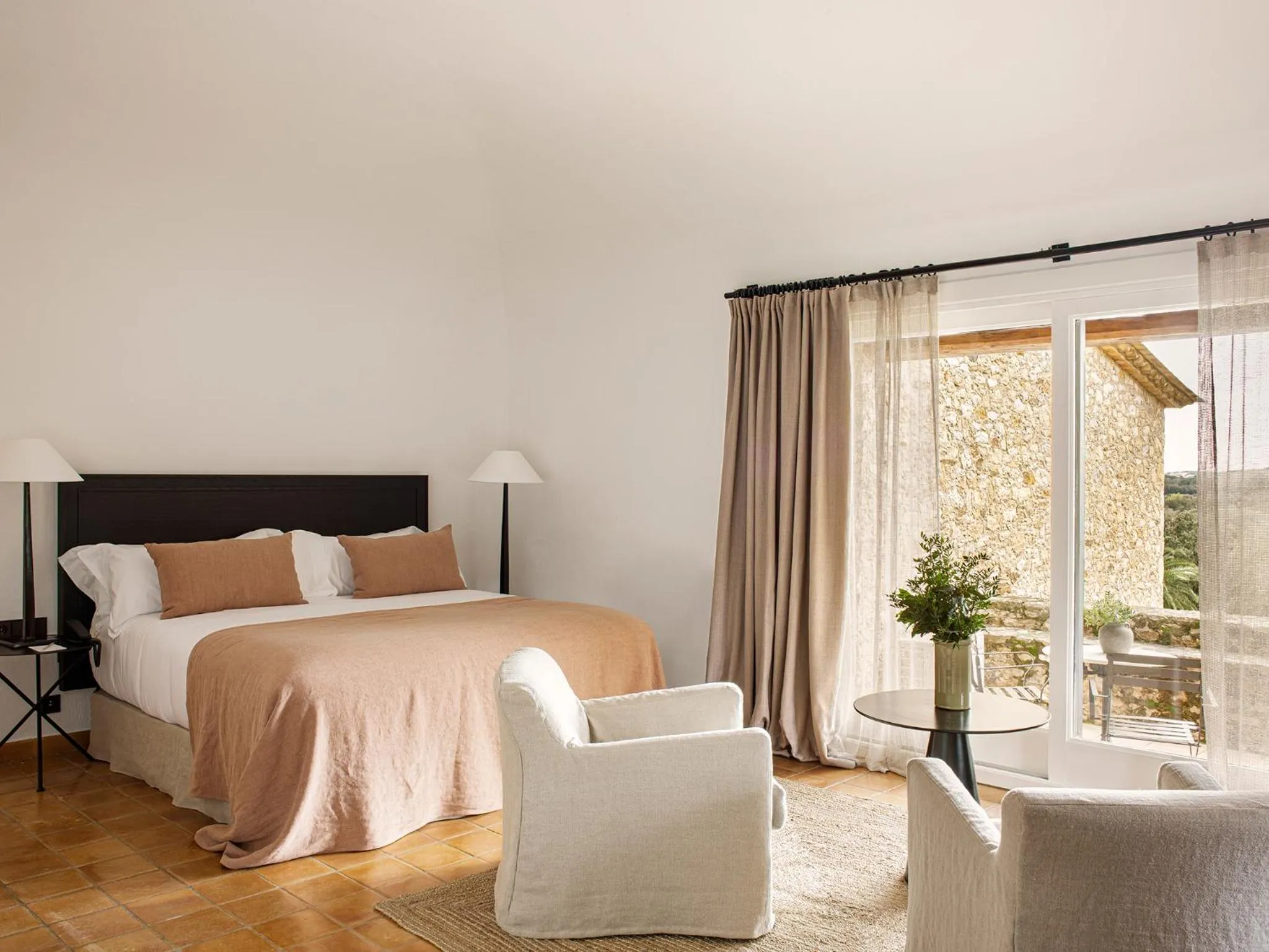 Bed in Mas de Torrent Hotel & Spa, Relais & Châteaux