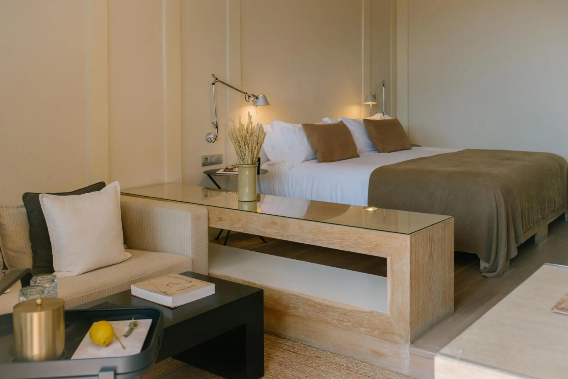 Bed in Mas de Torrent Hotel & Spa, Relais & Châteaux