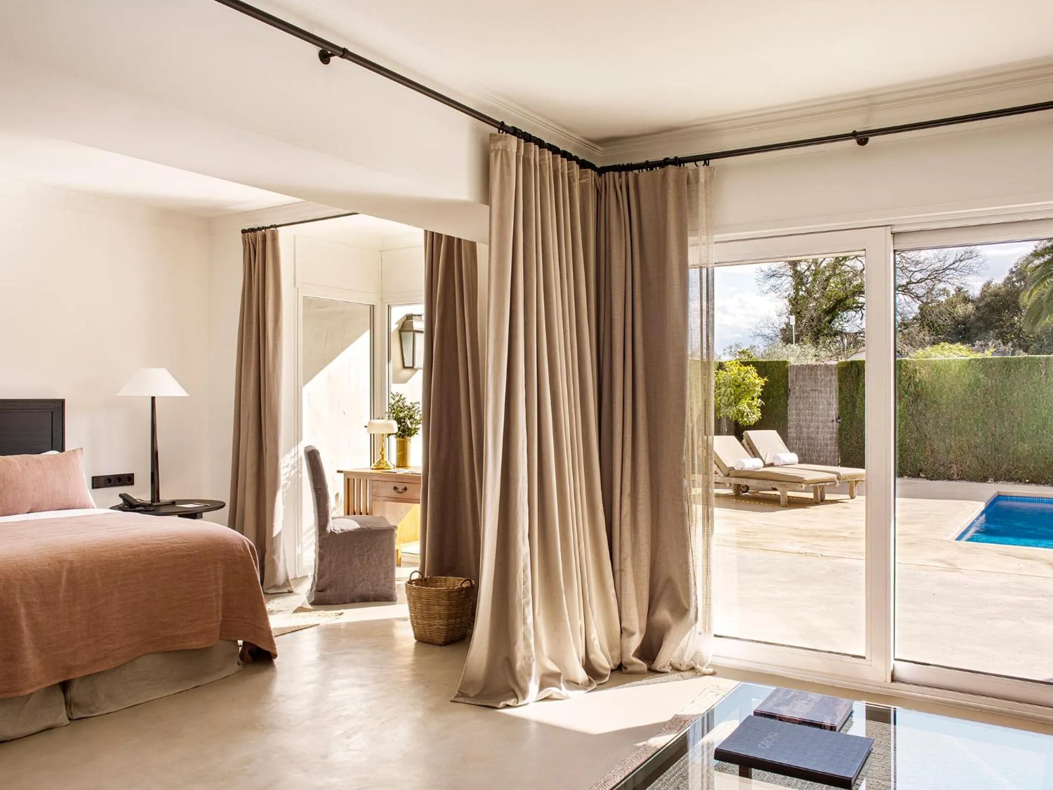 Bedroom, Bed in Mas de Torrent Hotel & Spa, Relais & Châteaux