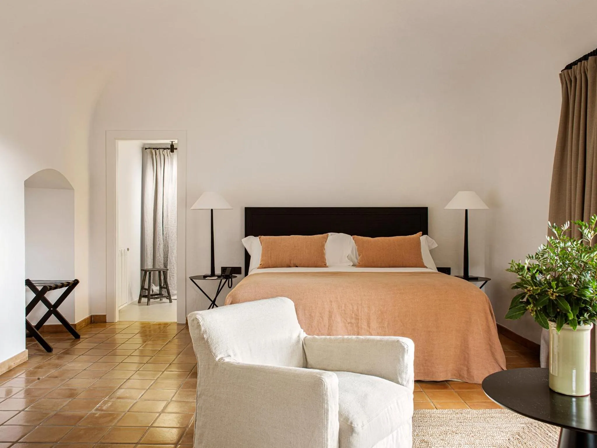 Bed in Mas de Torrent Hotel & Spa, Relais & Châteaux