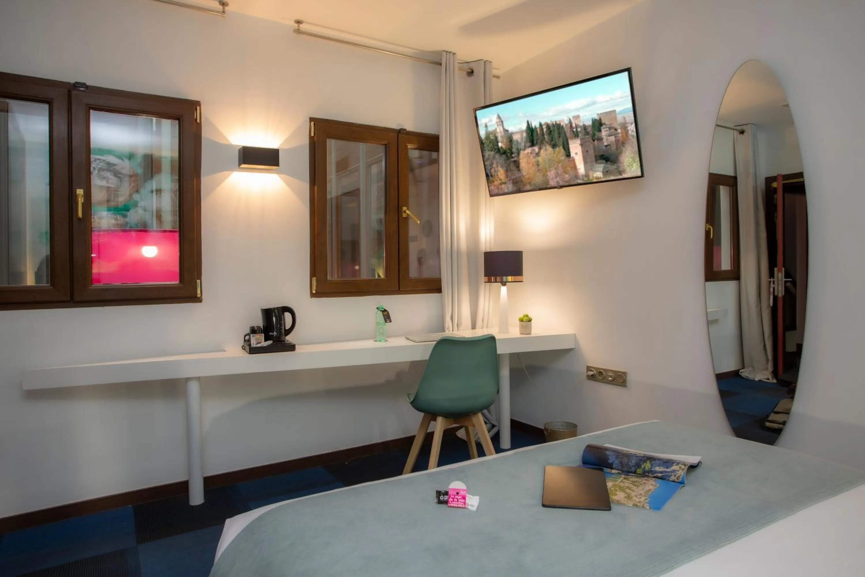 Photo of the whole room in Casual Ilbira Granada