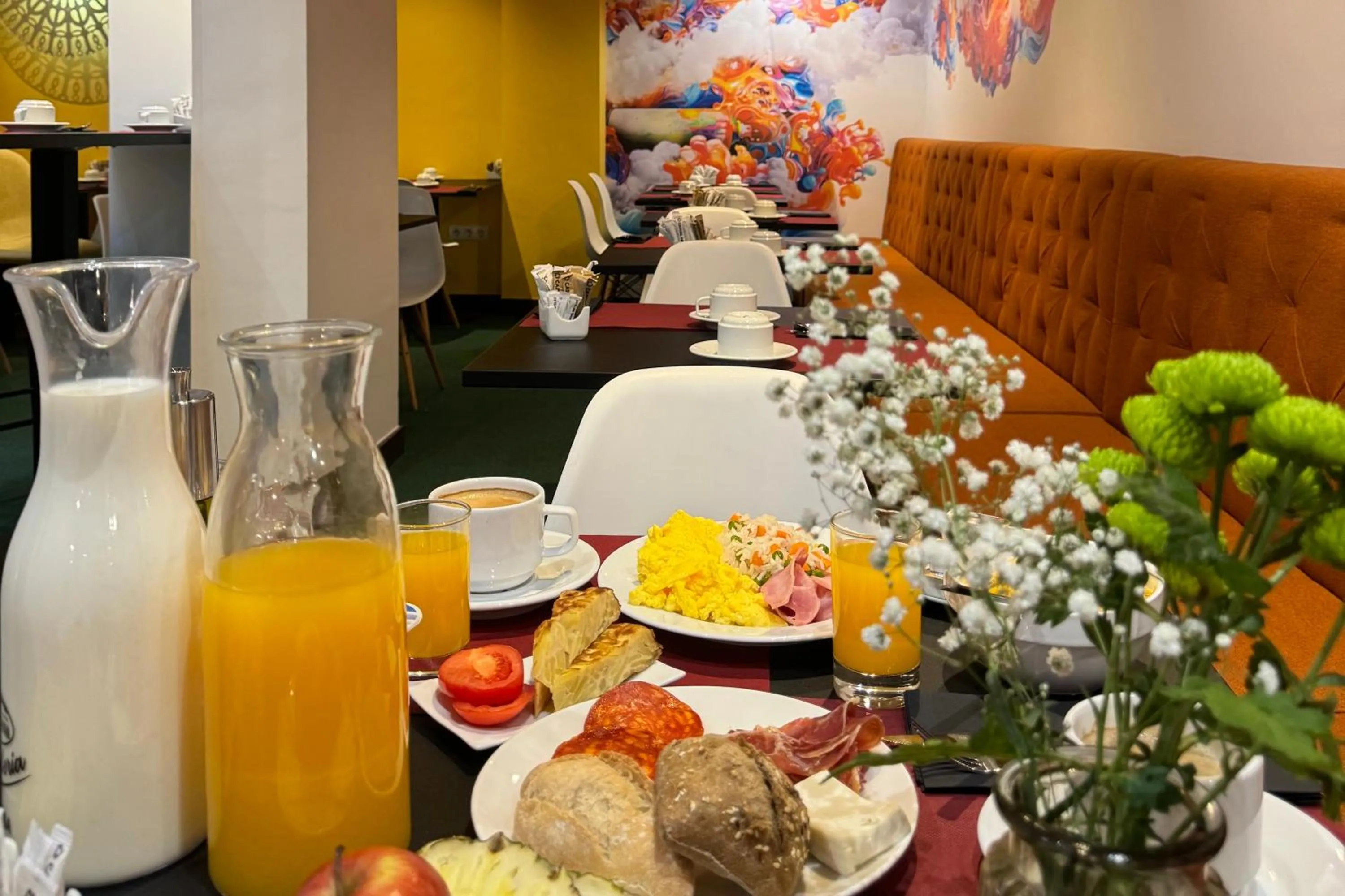 Buffet breakfast in Casual Ilbira Granada