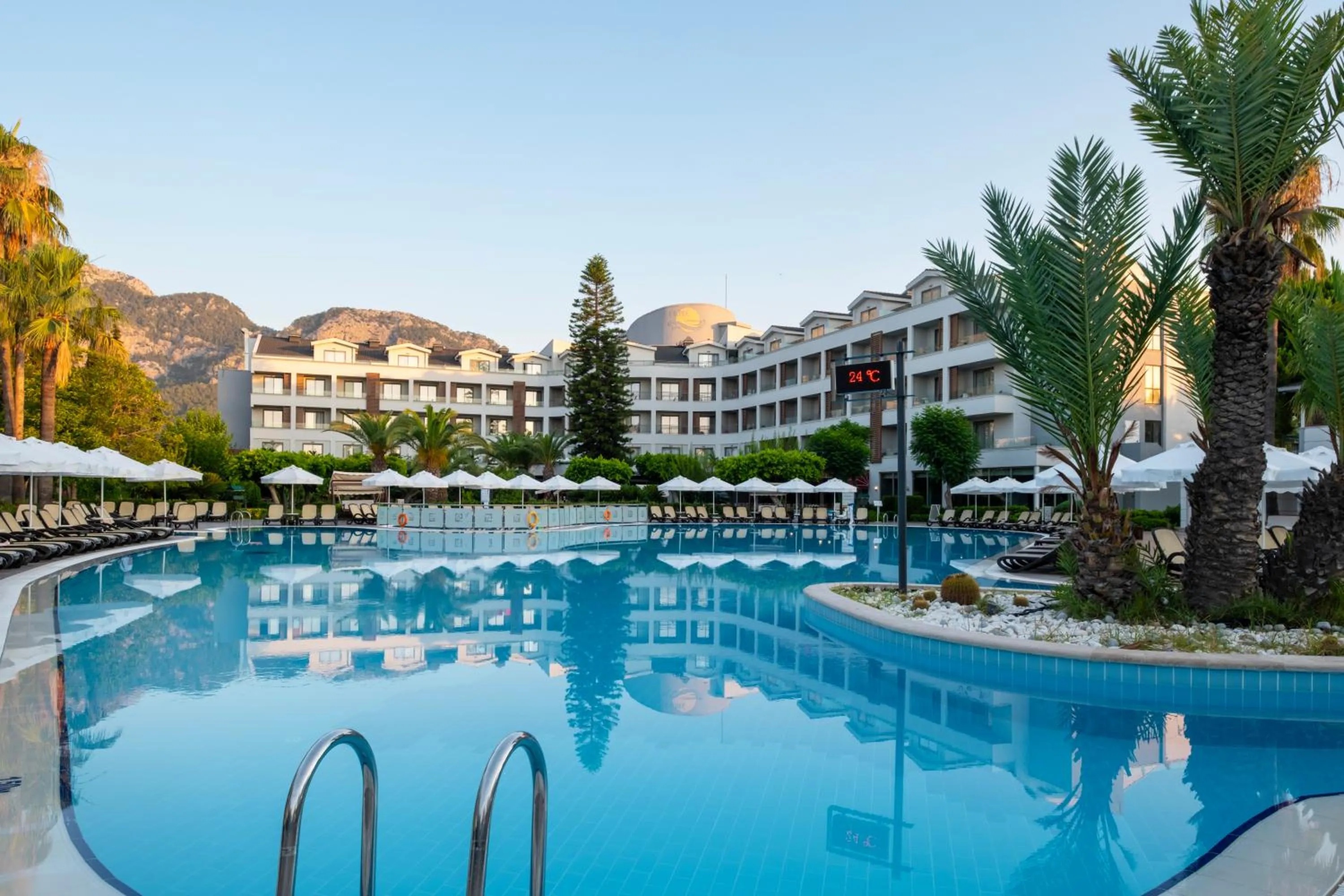 Swimming pool in Fame Residence Goynuk