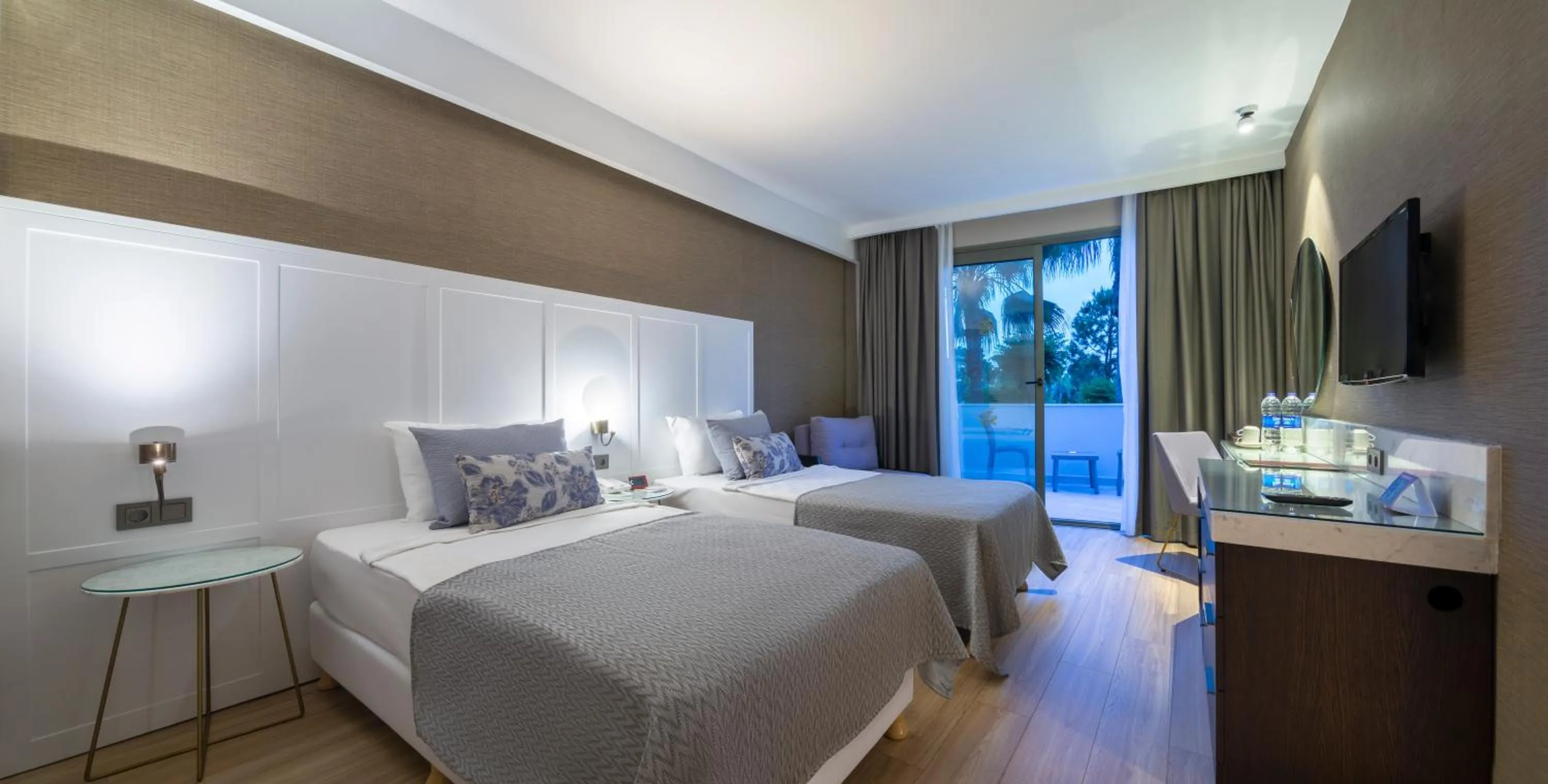 Shower, Bed in Fame Residence Goynuk