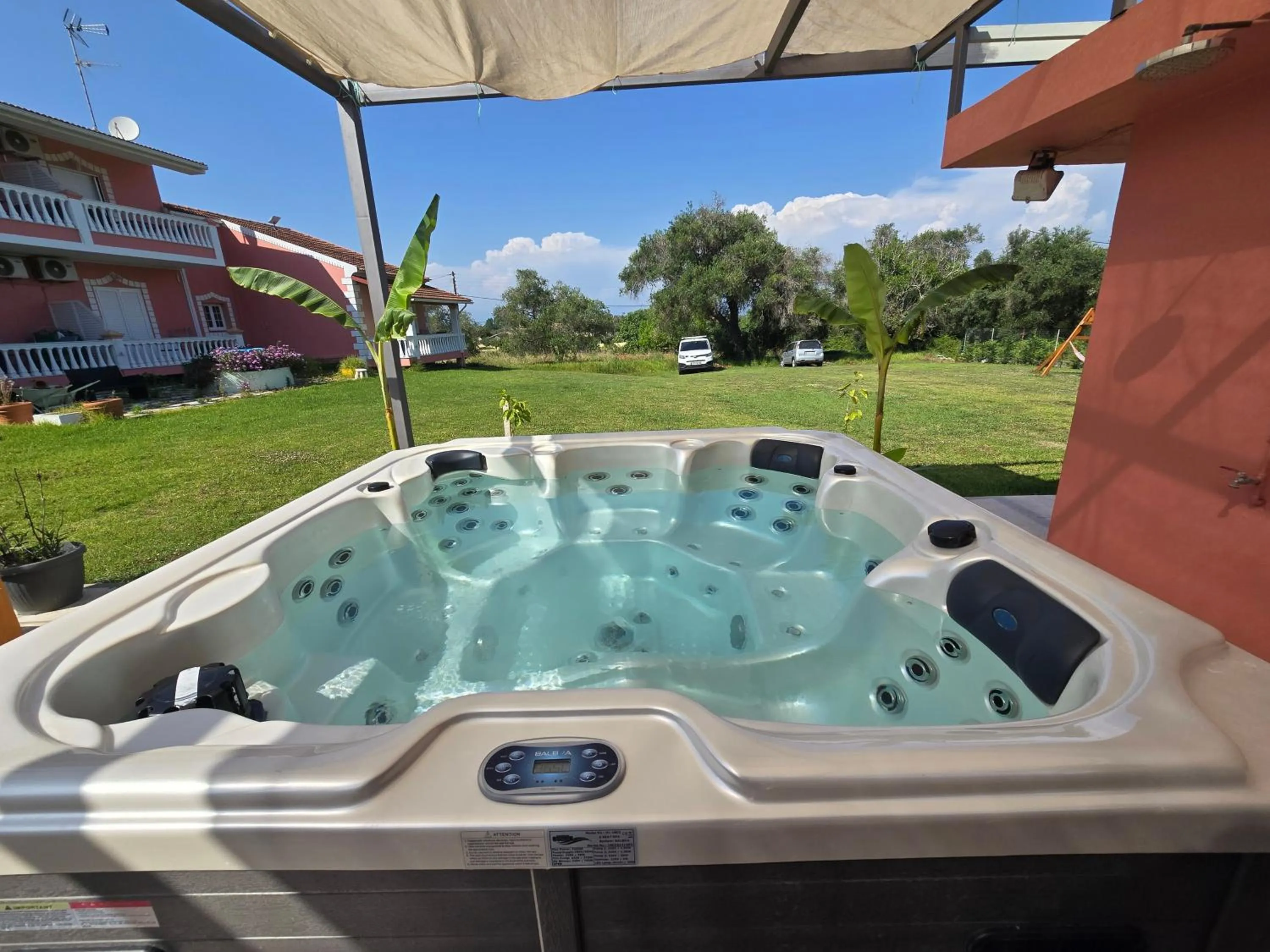Hot Tub in Riposo Studios & Apartments