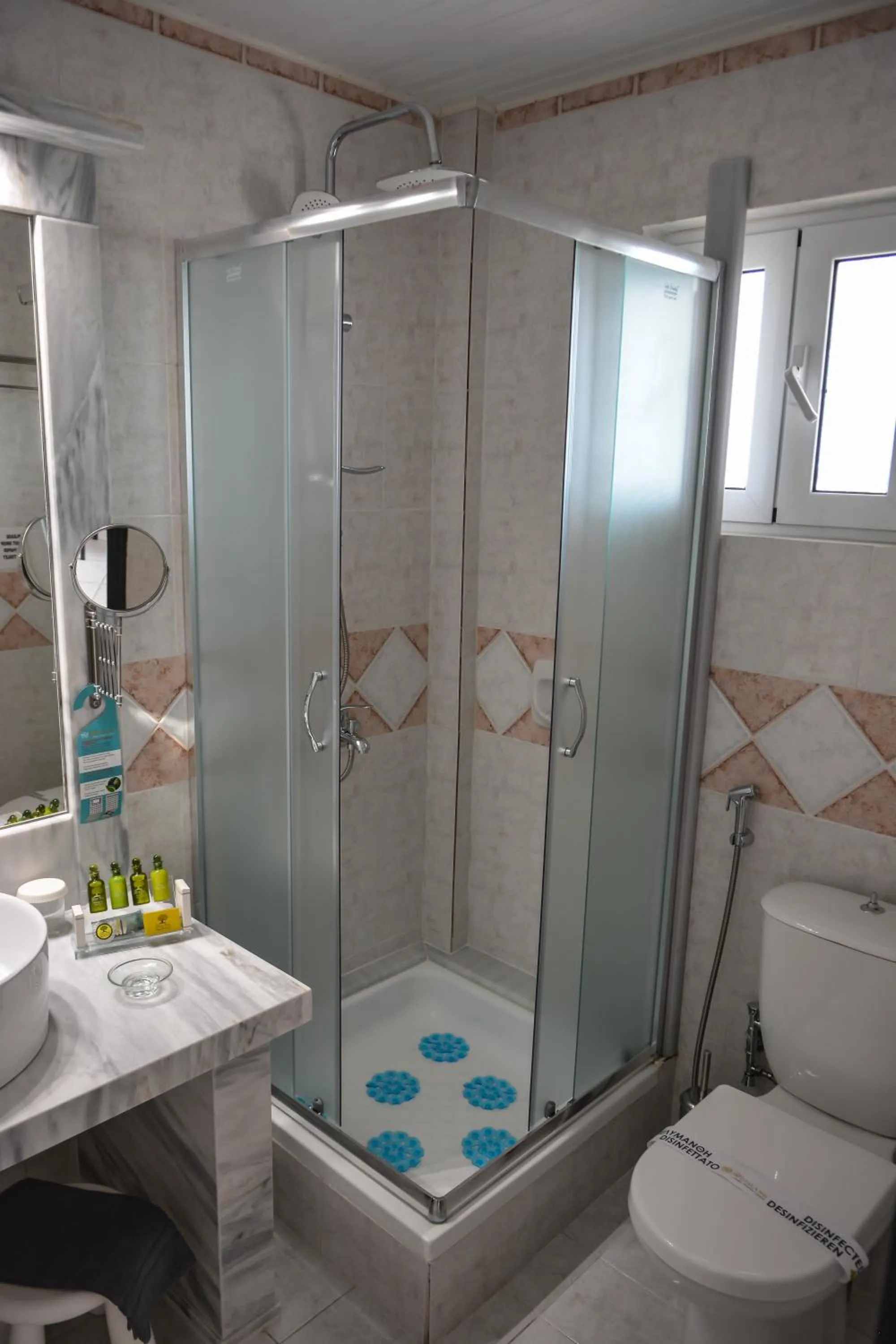 Shower in Riposo Studios & Apartments