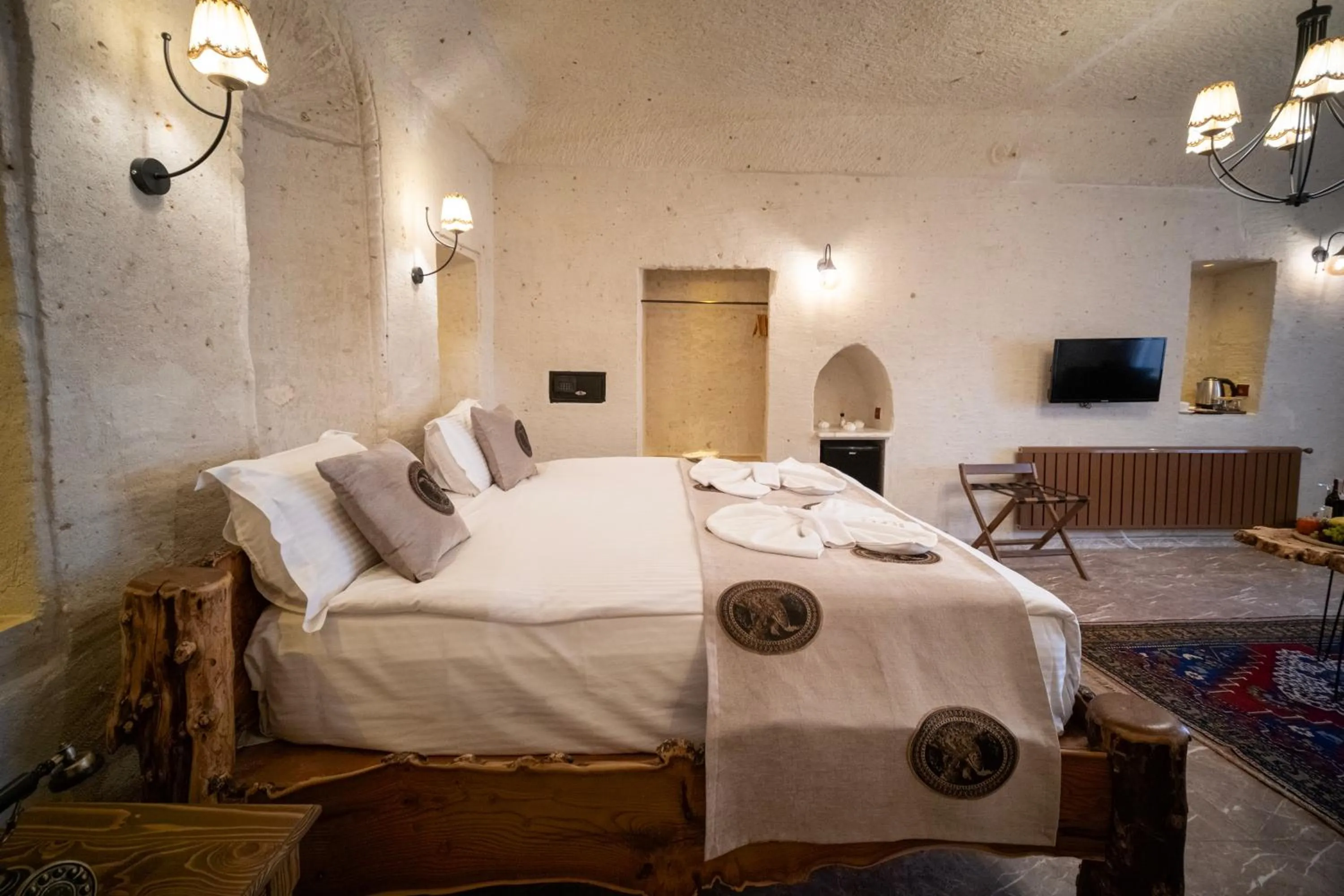 Bed in Urgup Evi Cave Hotel