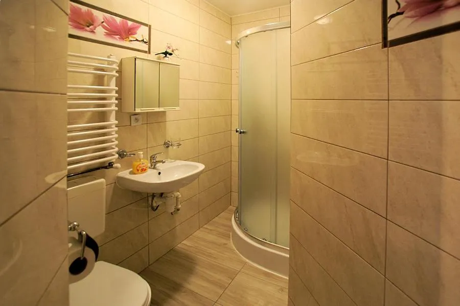 Shower in "Harnaś" Ząb-Bustryk