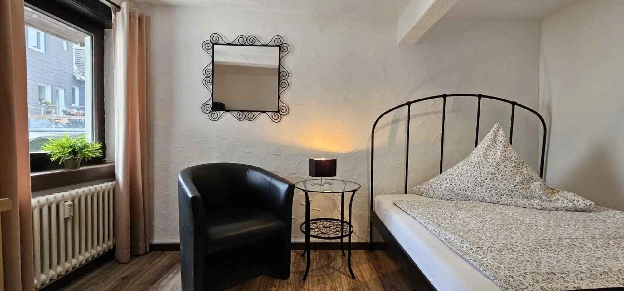 Bedroom, Bed in Hotelbetriebe Güldenhaupt GmbH