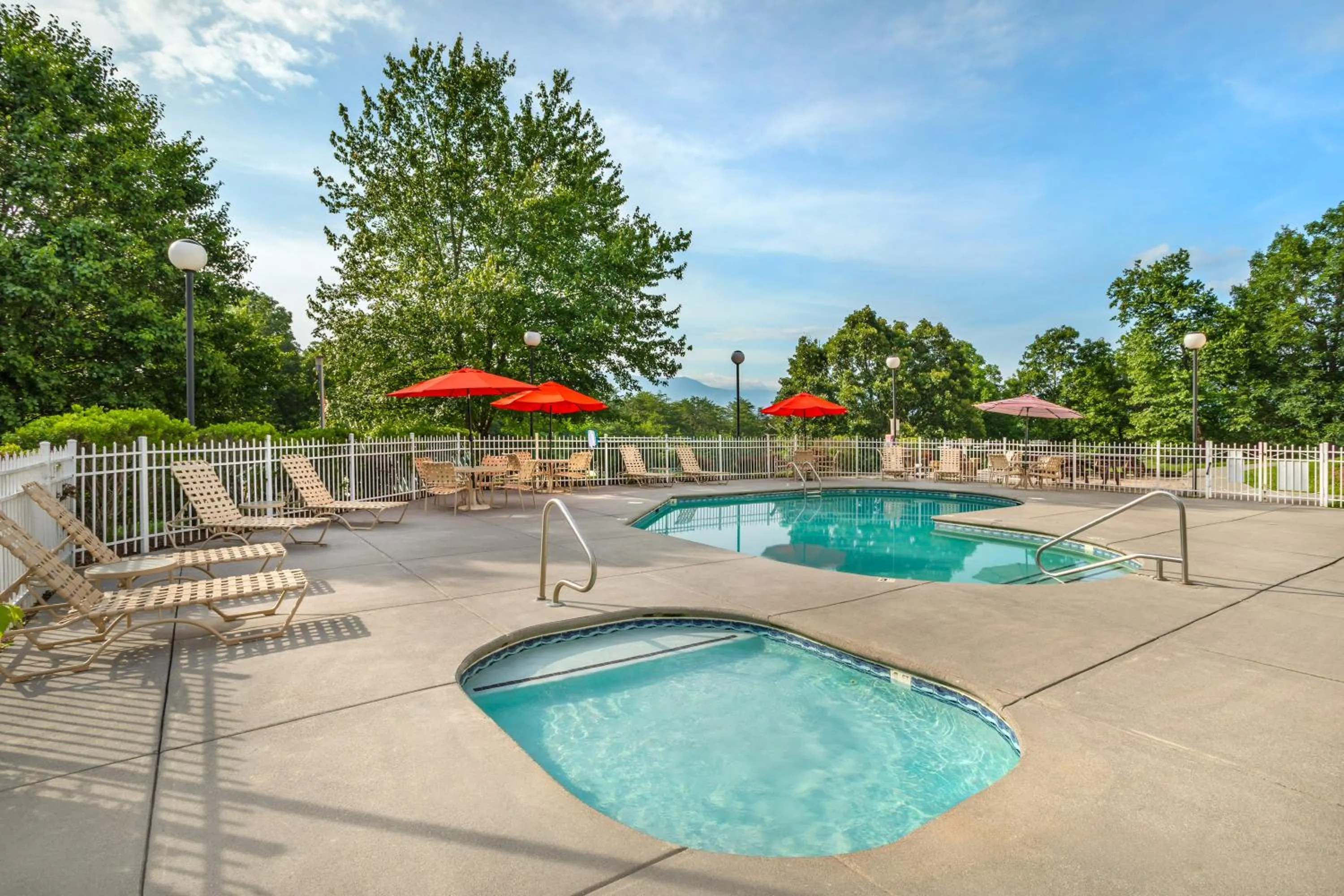 Swimming pool in Sunrise Ridge Resort