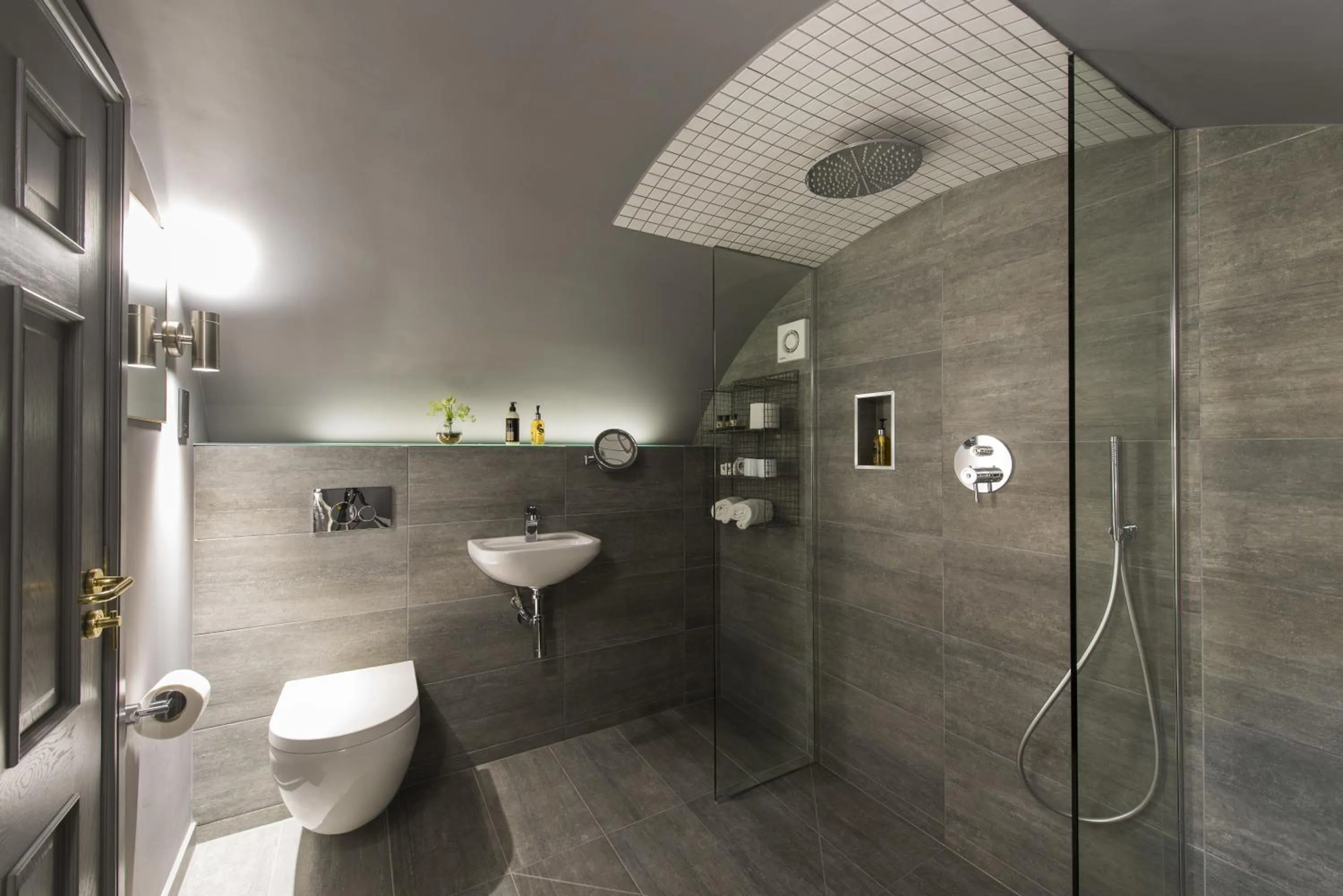 Bathroom in The Churchill Hotel