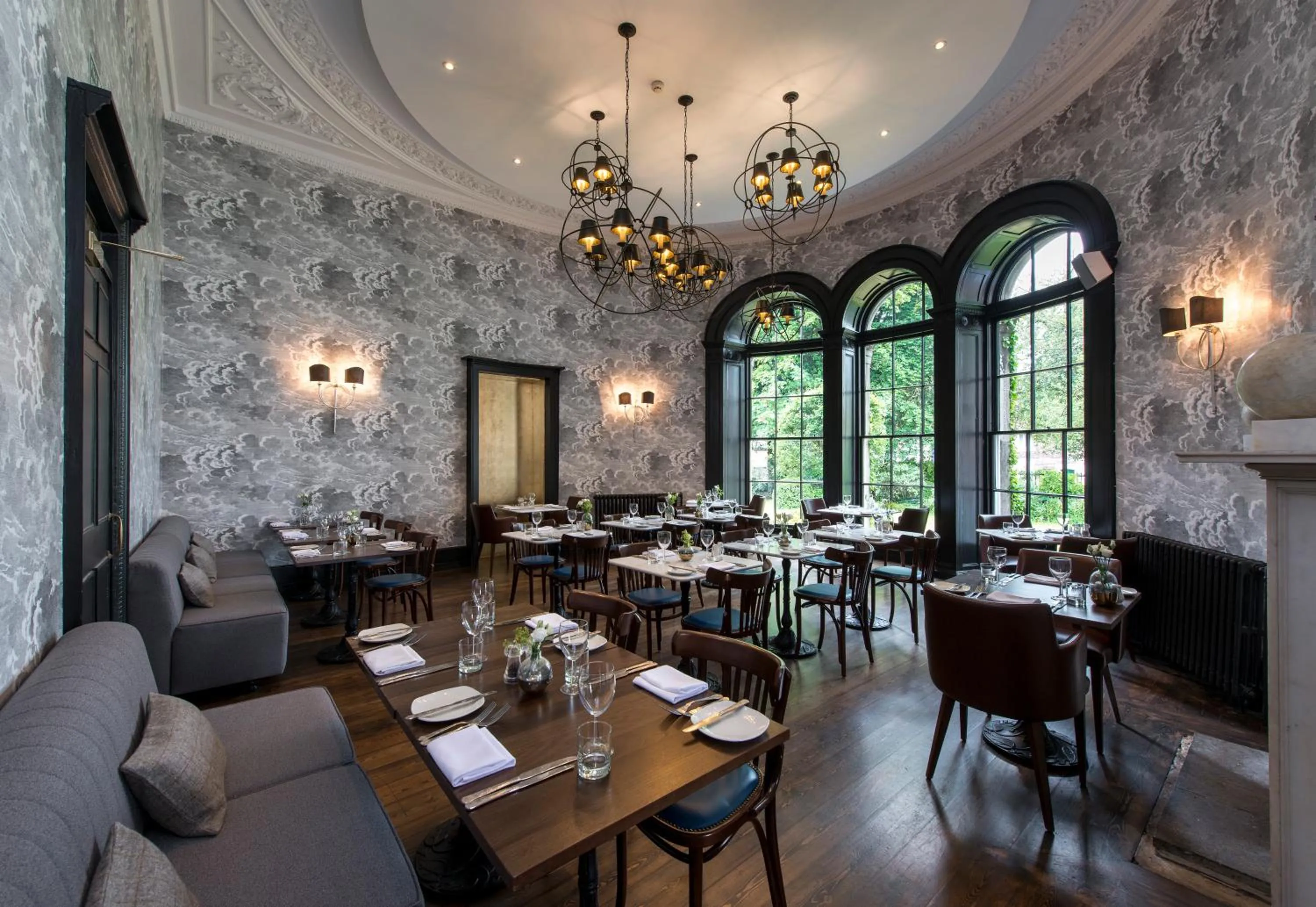 Restaurant/places to eat in The Churchill Hotel