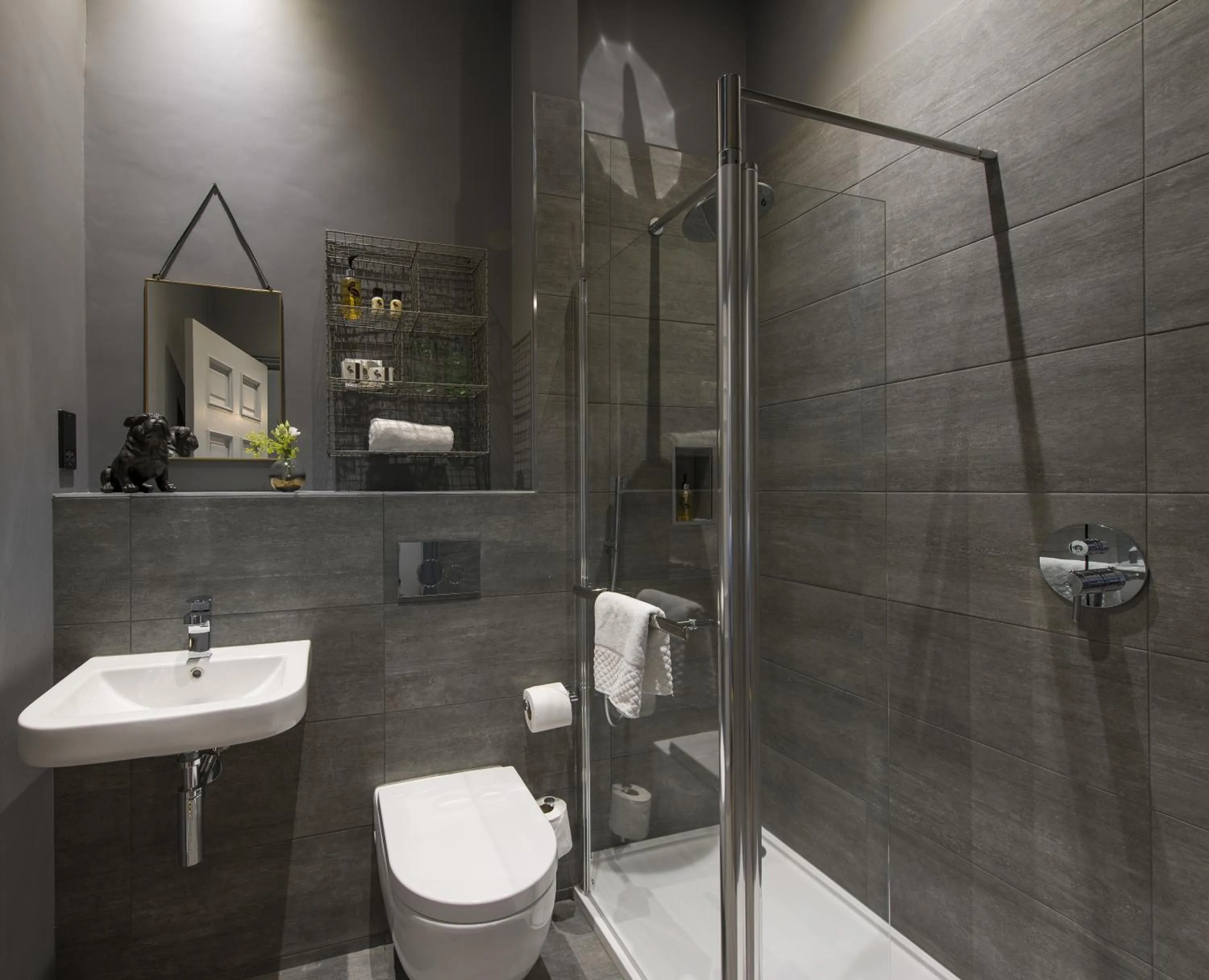 Shower in The Churchill Hotel