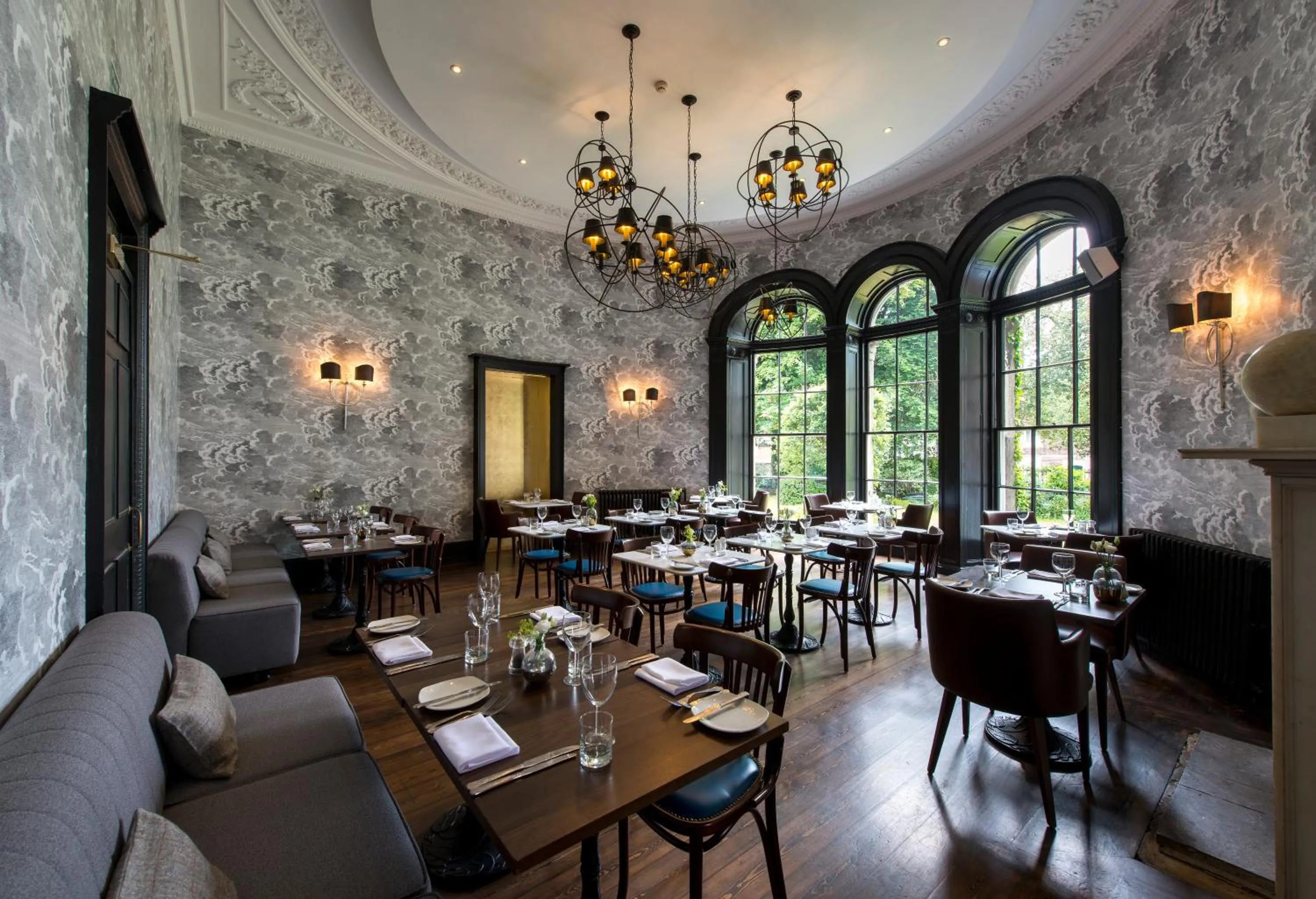 Restaurant/places to eat in The Churchill Hotel