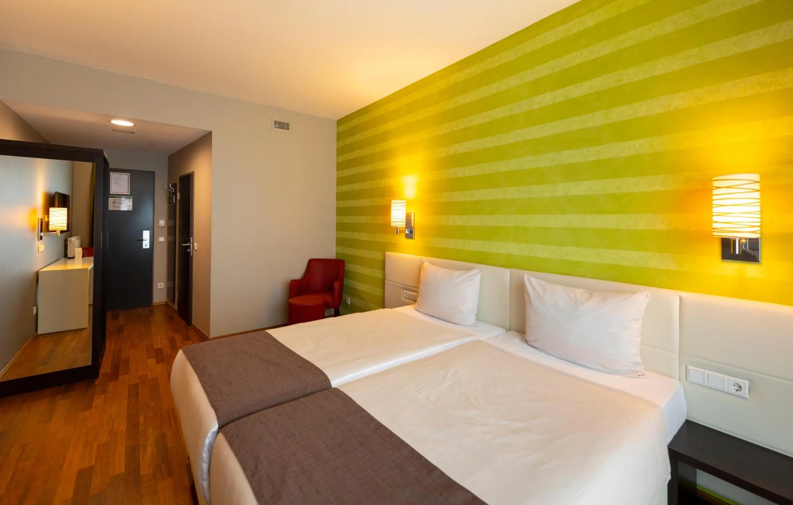 Photo of the whole room, Bed in Kedi Hotel Papenburg