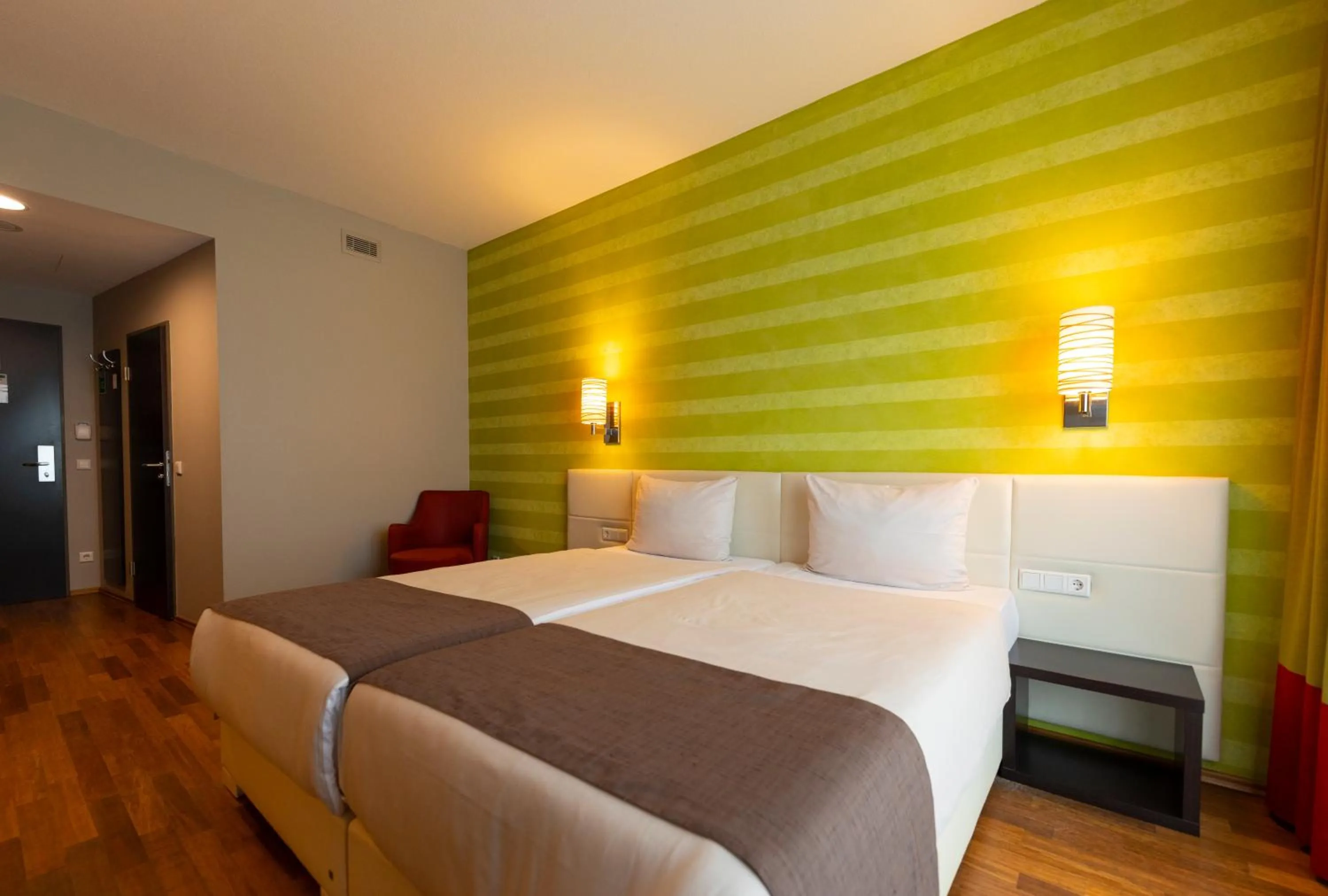 Photo of the whole room, Bed in Kedi Hotel Papenburg