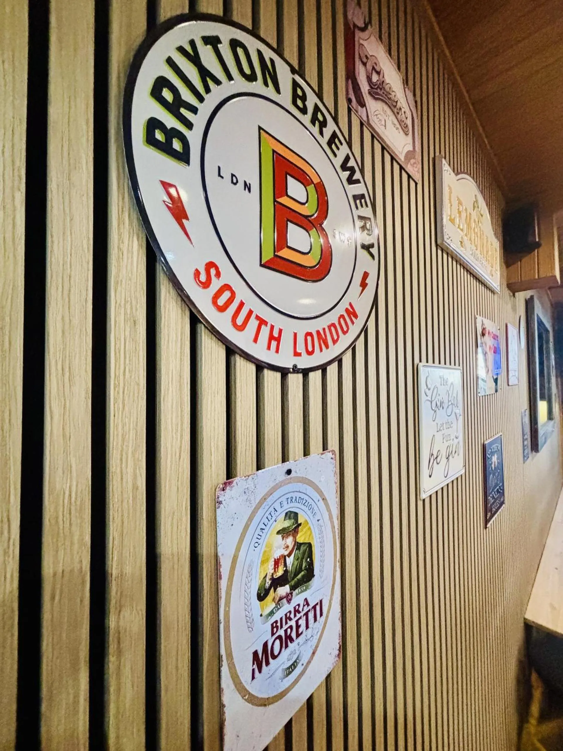 Lounge or bar in The Waterfront