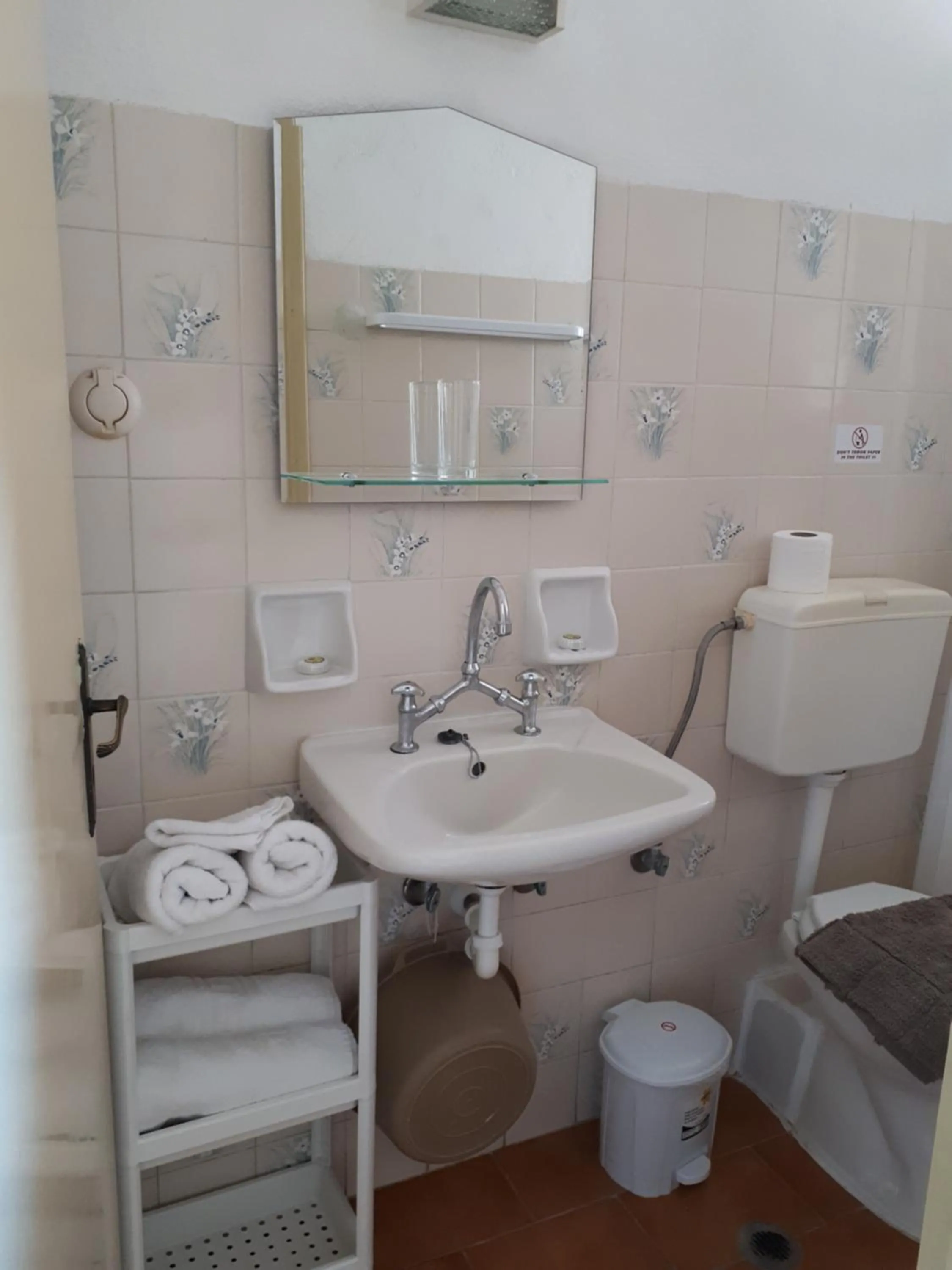 Shower in Sophie Studios