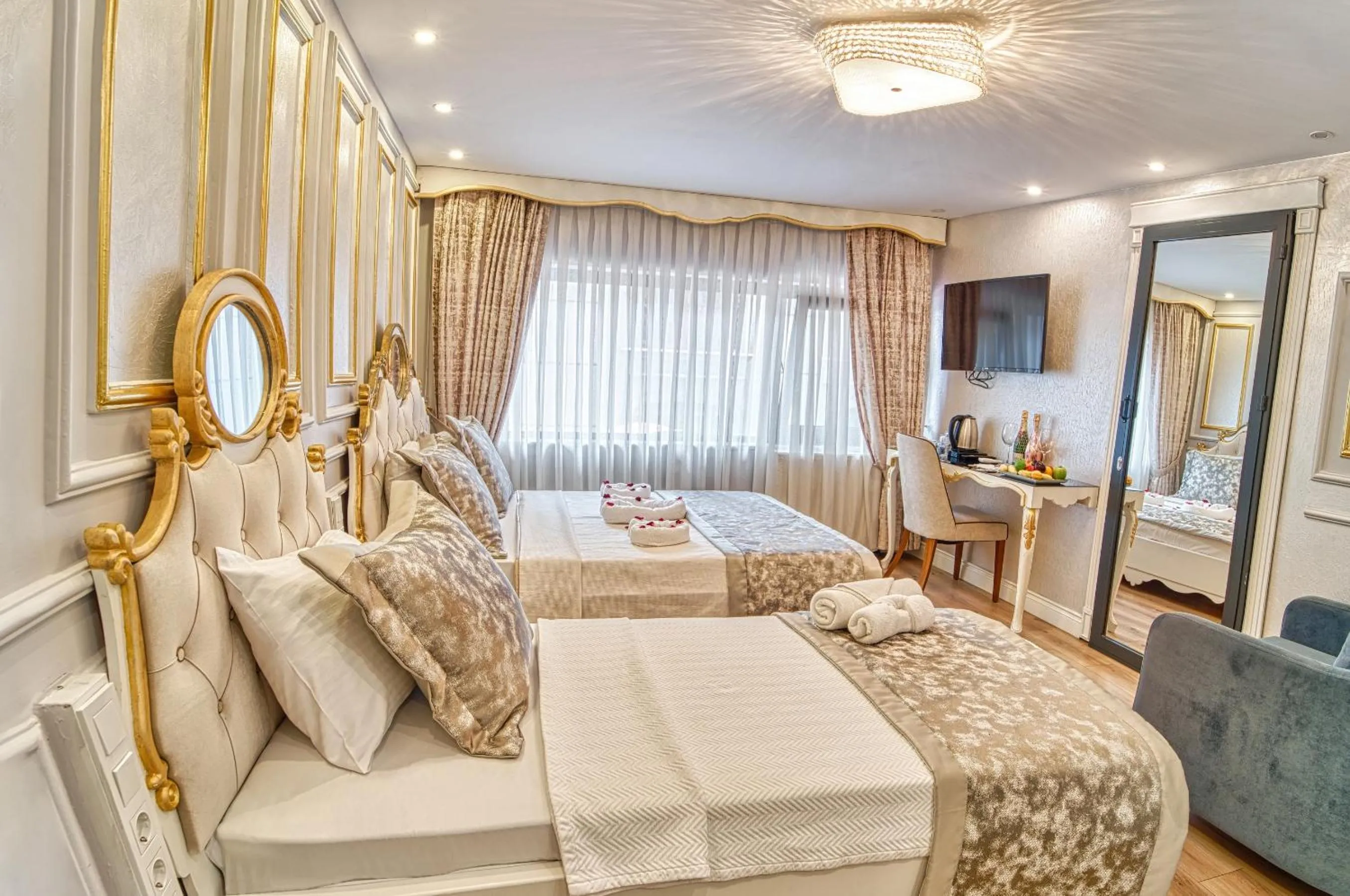 Living room, Bed in Sirkeci Ersu Hotel & SPA