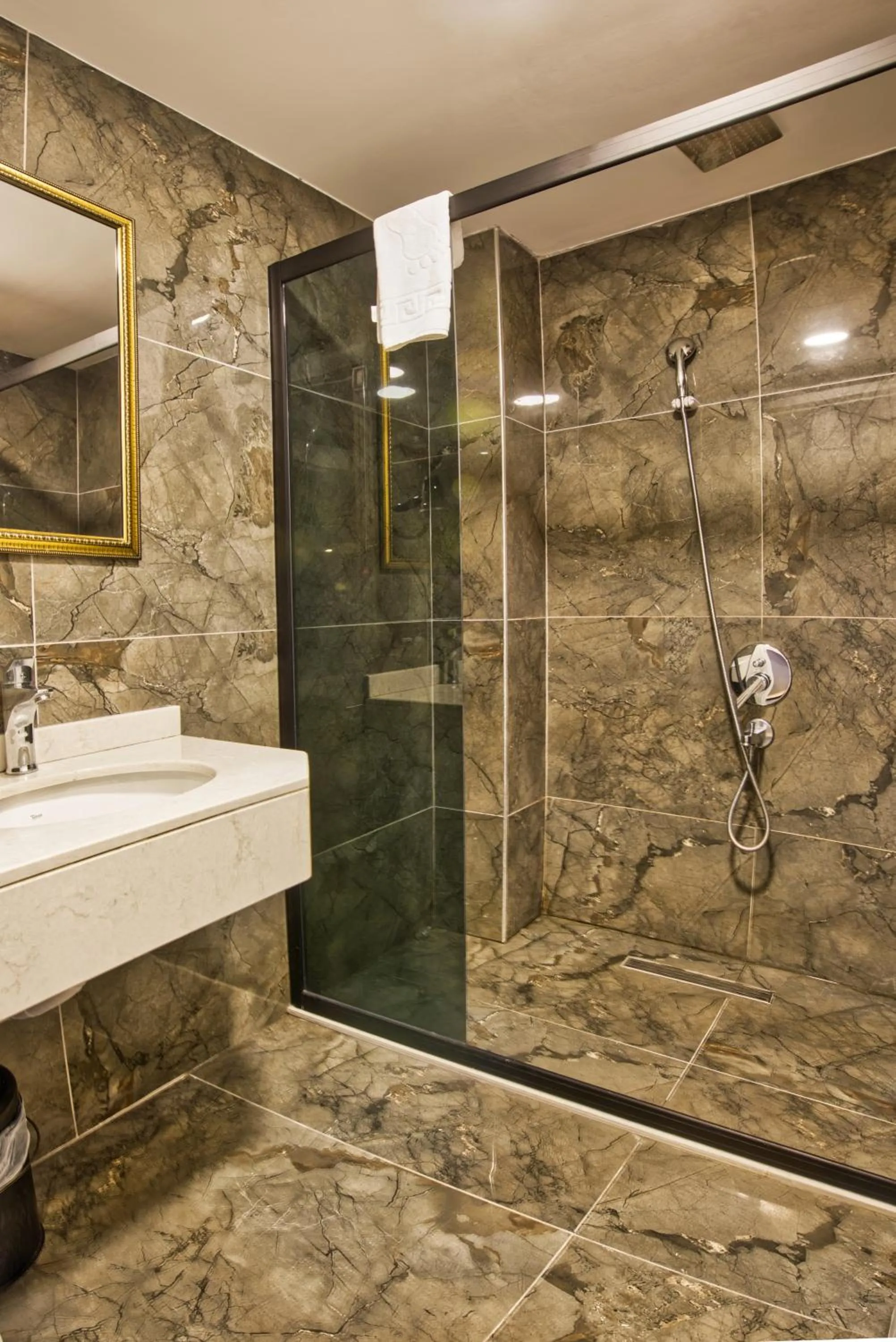 Bathroom in Sirkeci Ersu Hotel & SPA