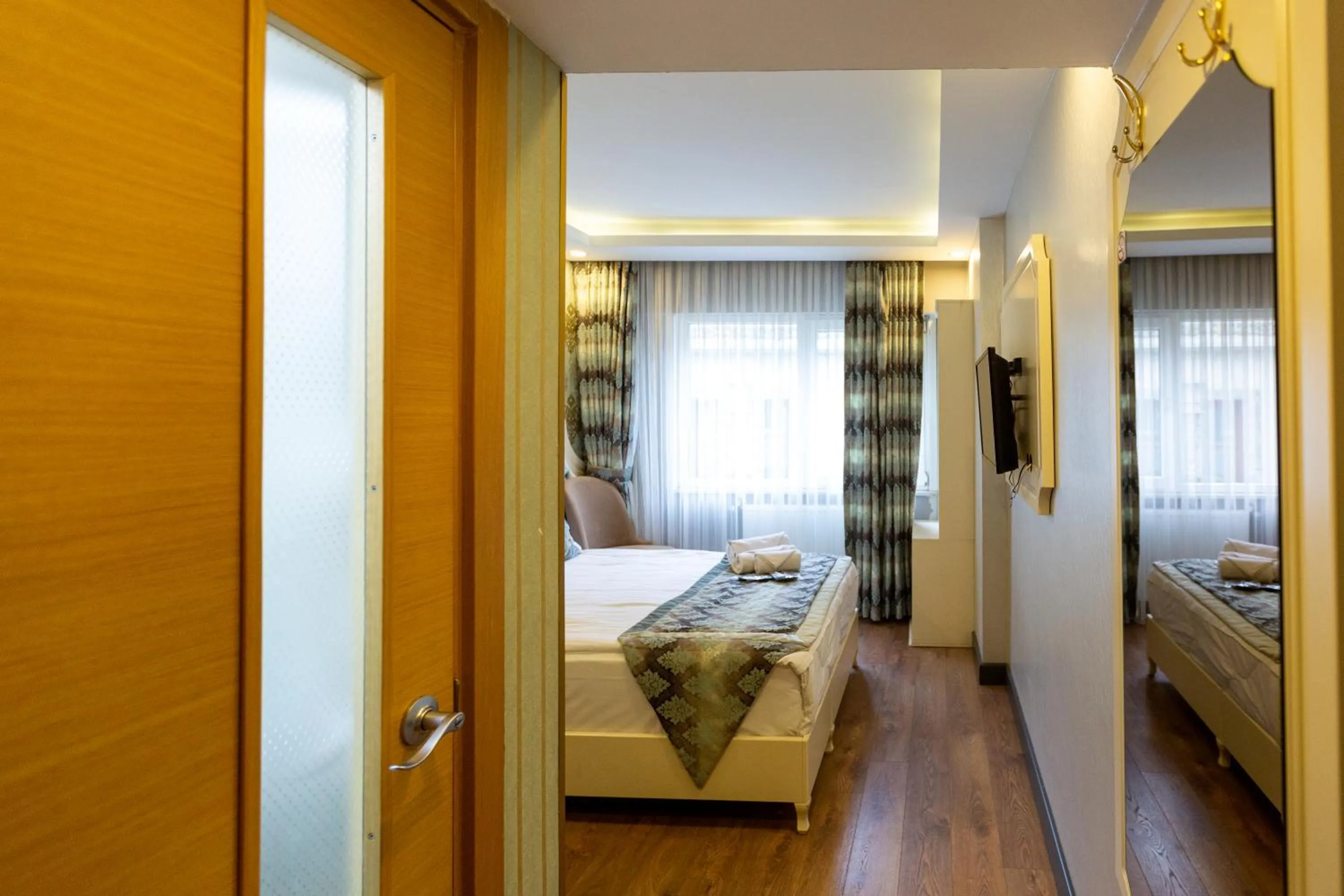 Photo of the whole room, Bed in Sirkeci Ersu Hotel & SPA