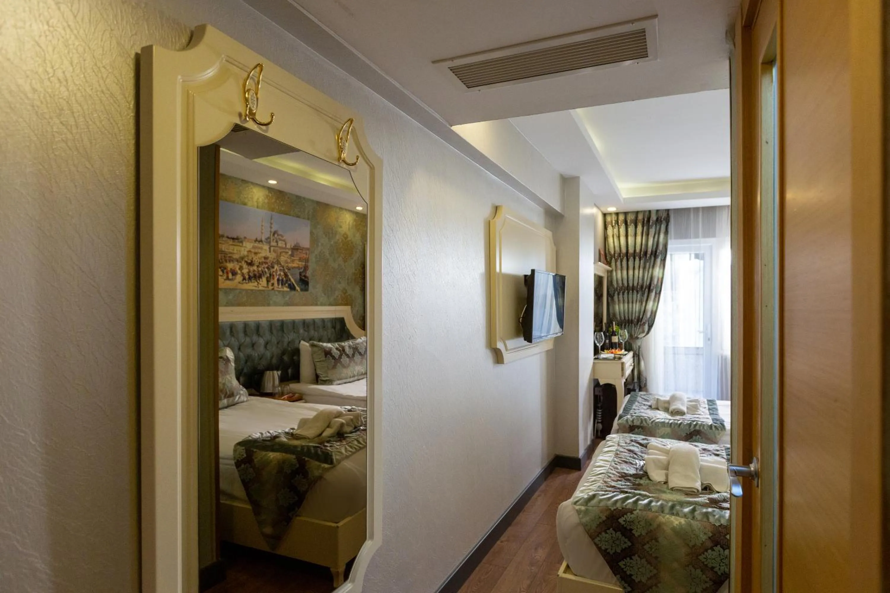 Photo of the whole room, Bed in Sirkeci Ersu Hotel & SPA