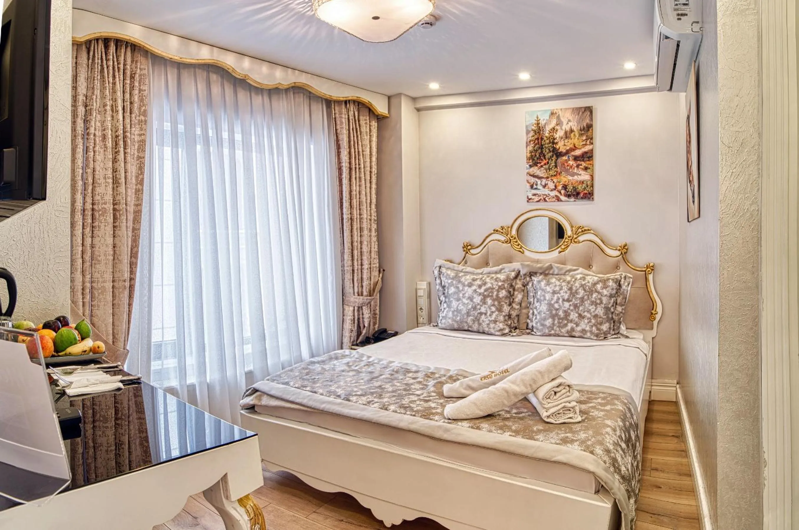 Photo of the whole room, Bed in Sirkeci Ersu Hotel & SPA