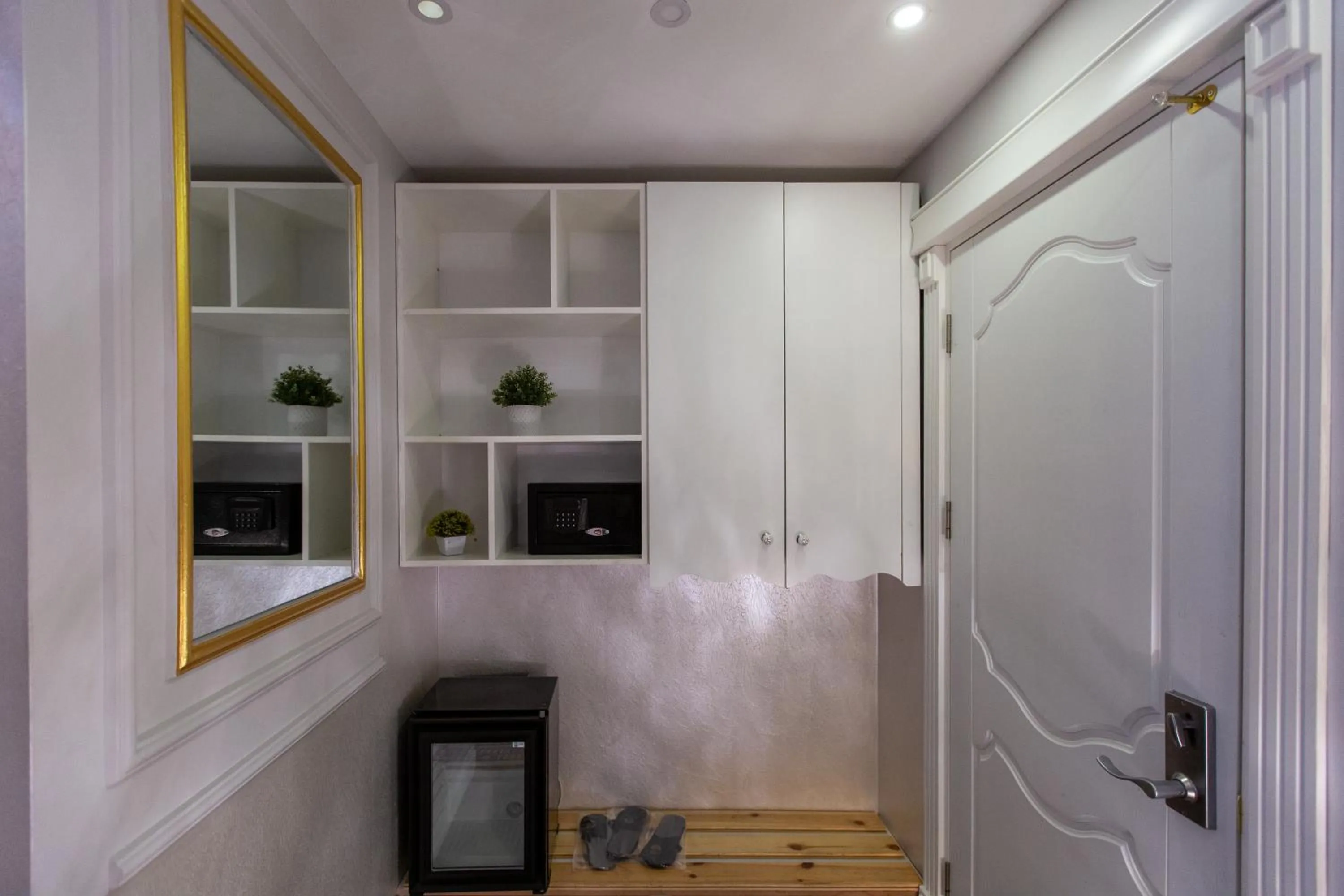 wardrobe in Sirkeci Ersu Hotel & SPA