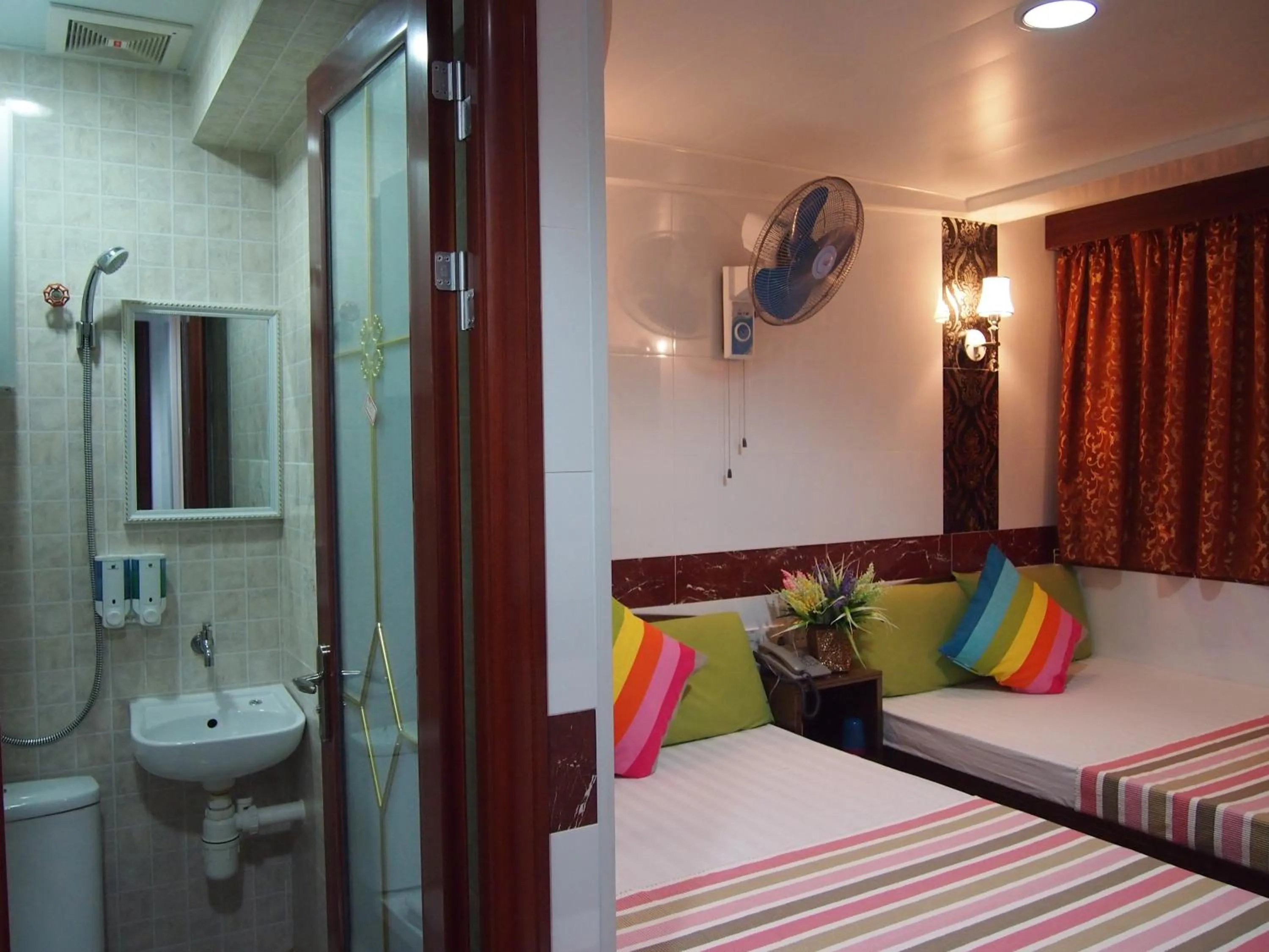 Shower, Bed in Delta Lounge