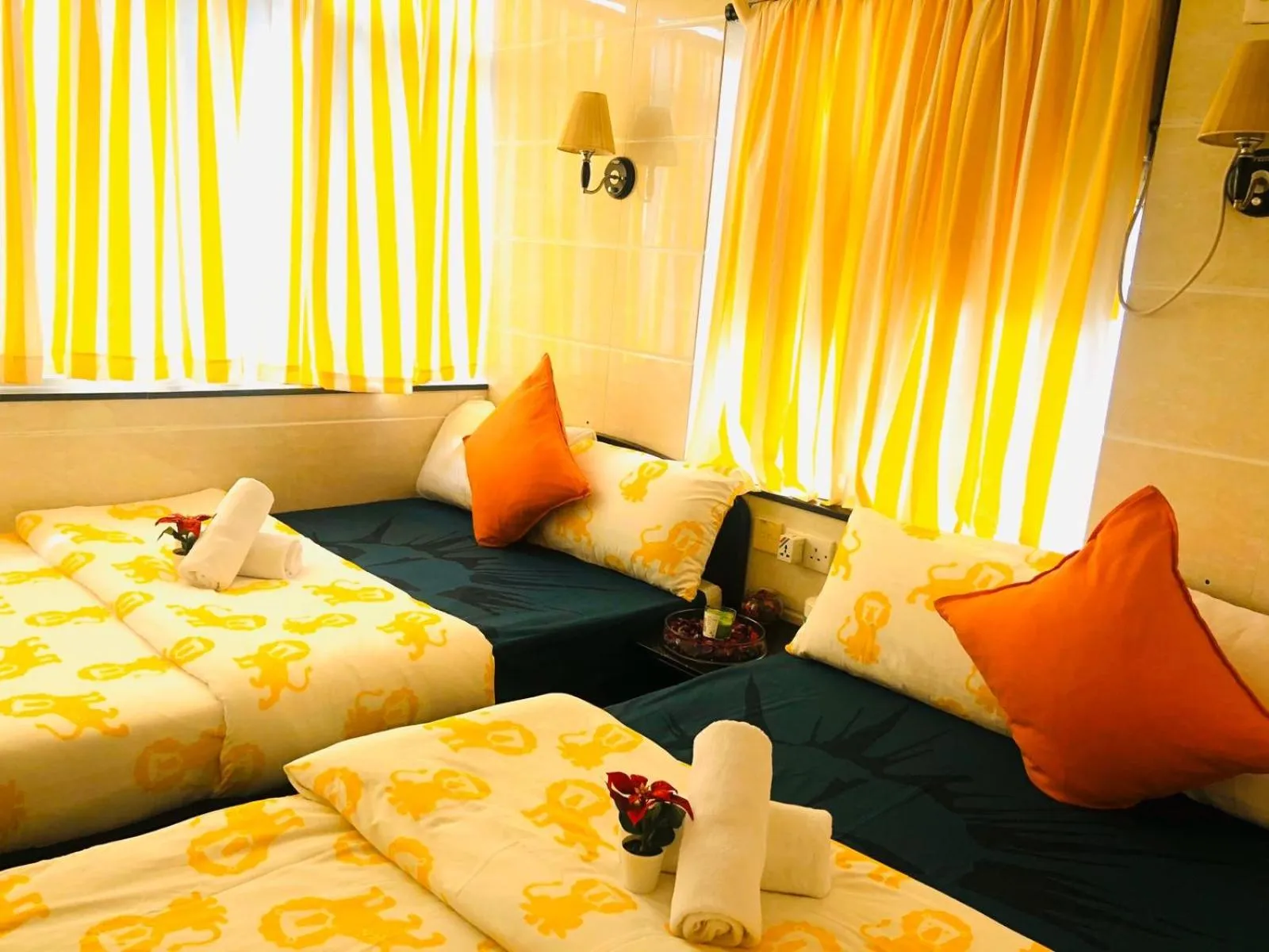 cot, Bed in Delta Lounge