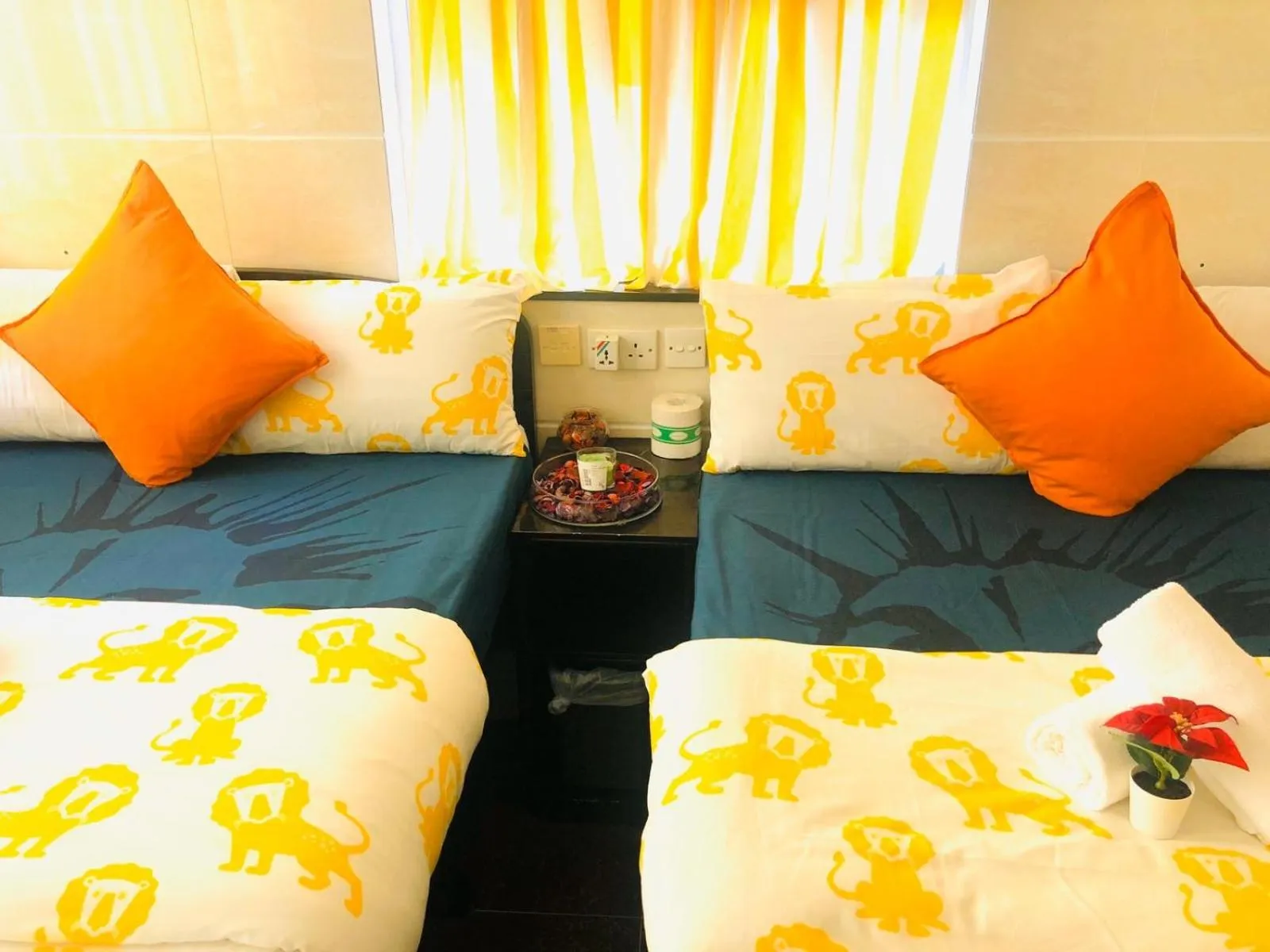 cot, Bed in Delta Lounge