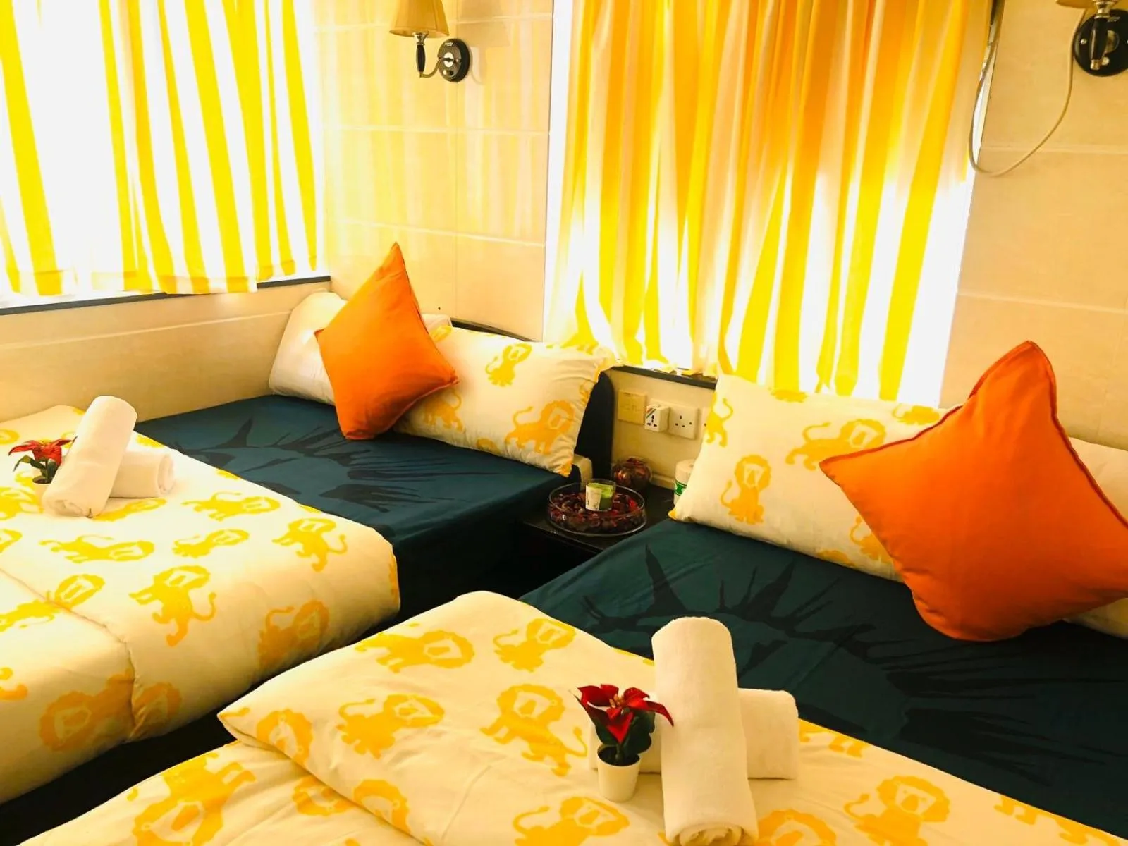 cot, Bed in Delta Lounge