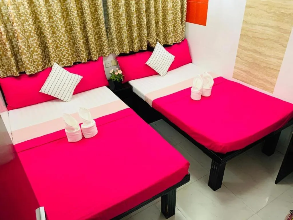 Toilet, Bed in Delta Lounge