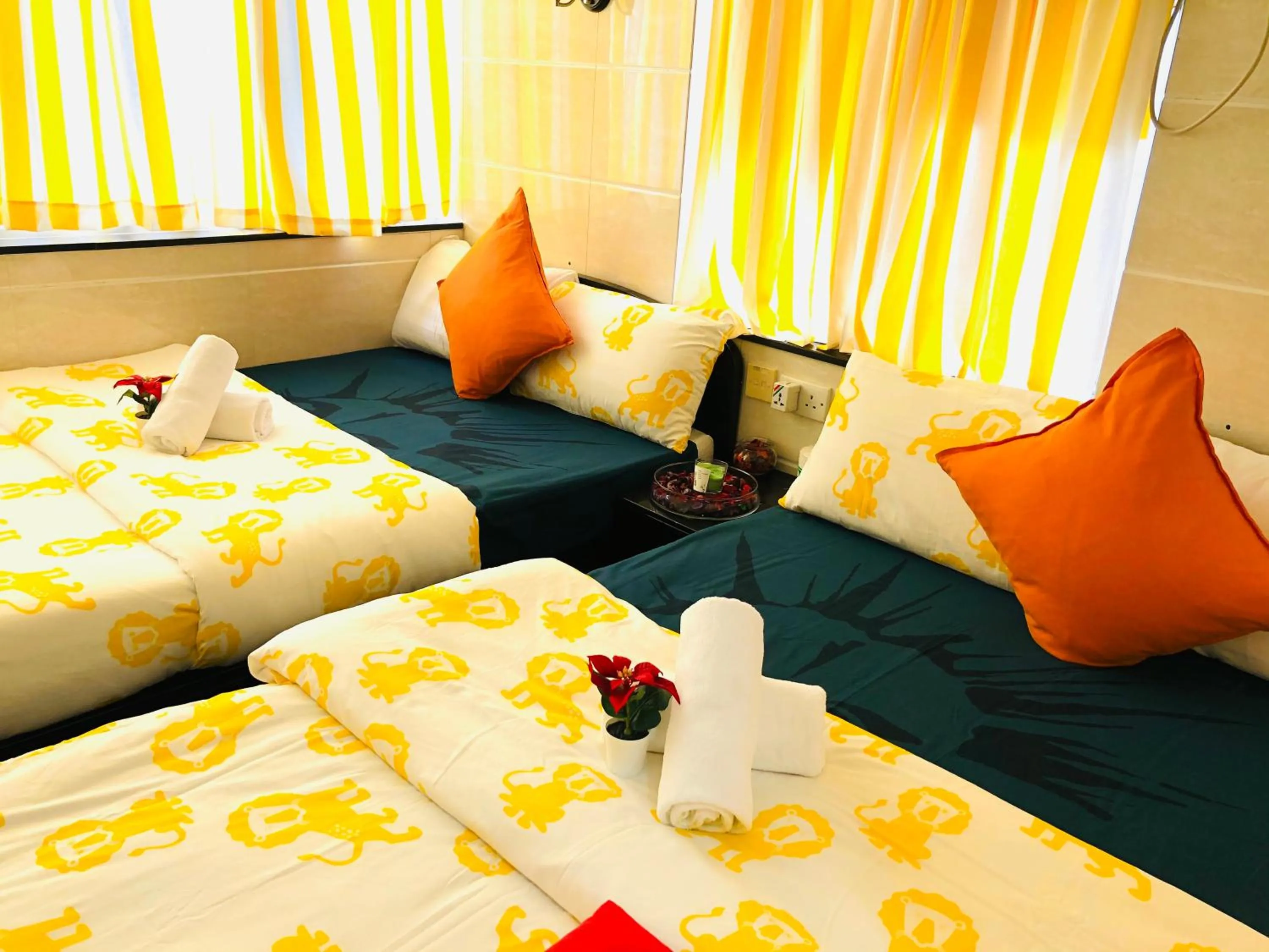 cot, Bed in Delta Lounge