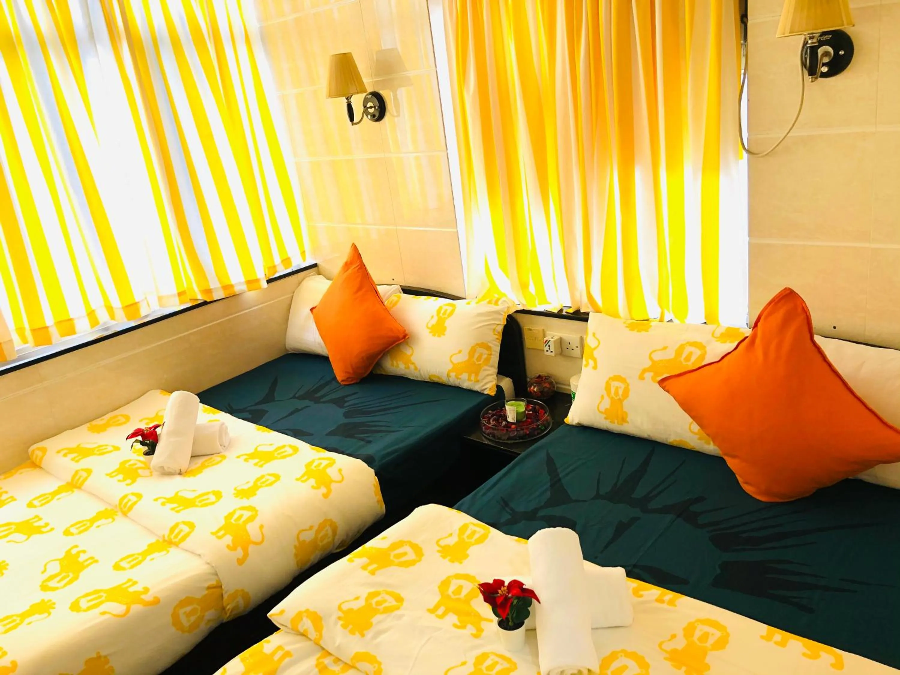 cot, Bed in Delta Lounge