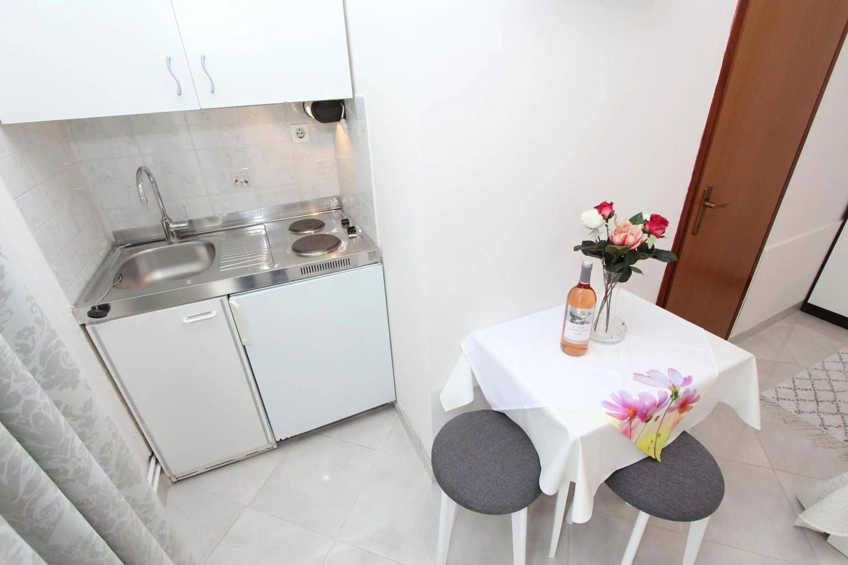 Kitchen or kitchenette in Apartments Divna