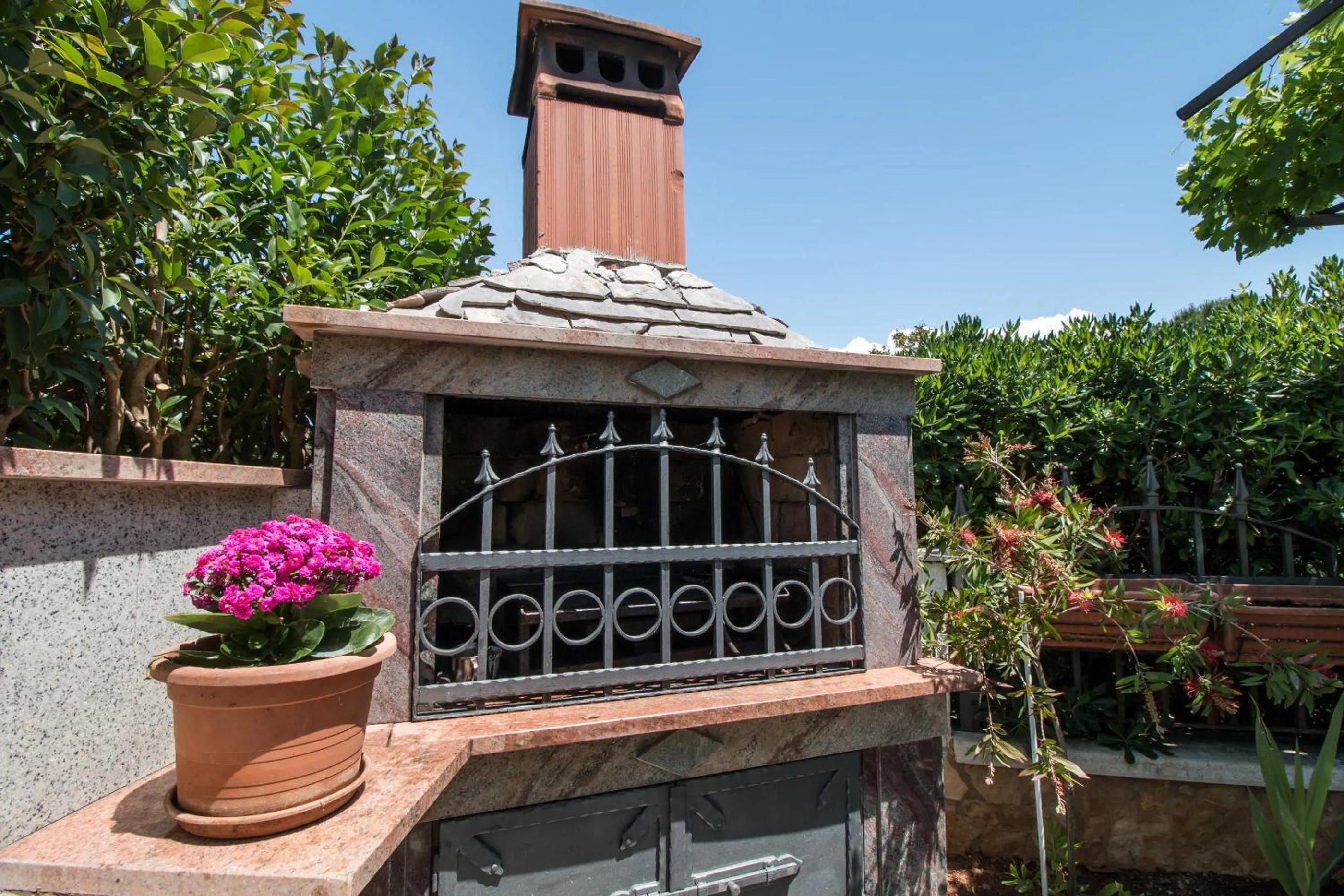 BBQ facilities in Apartments Divna