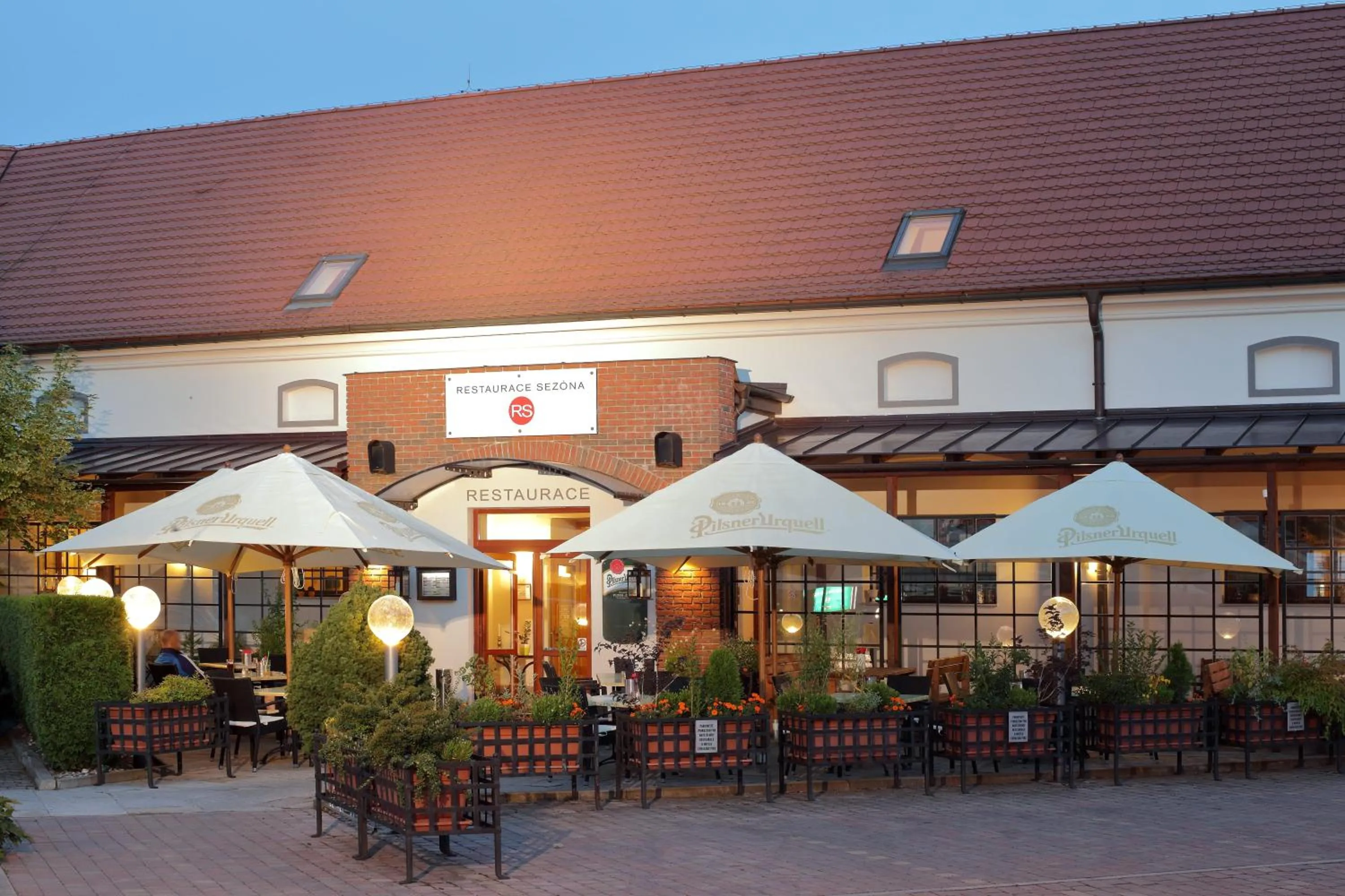 Facade/entrance in Hotel Chvalská Tvrz