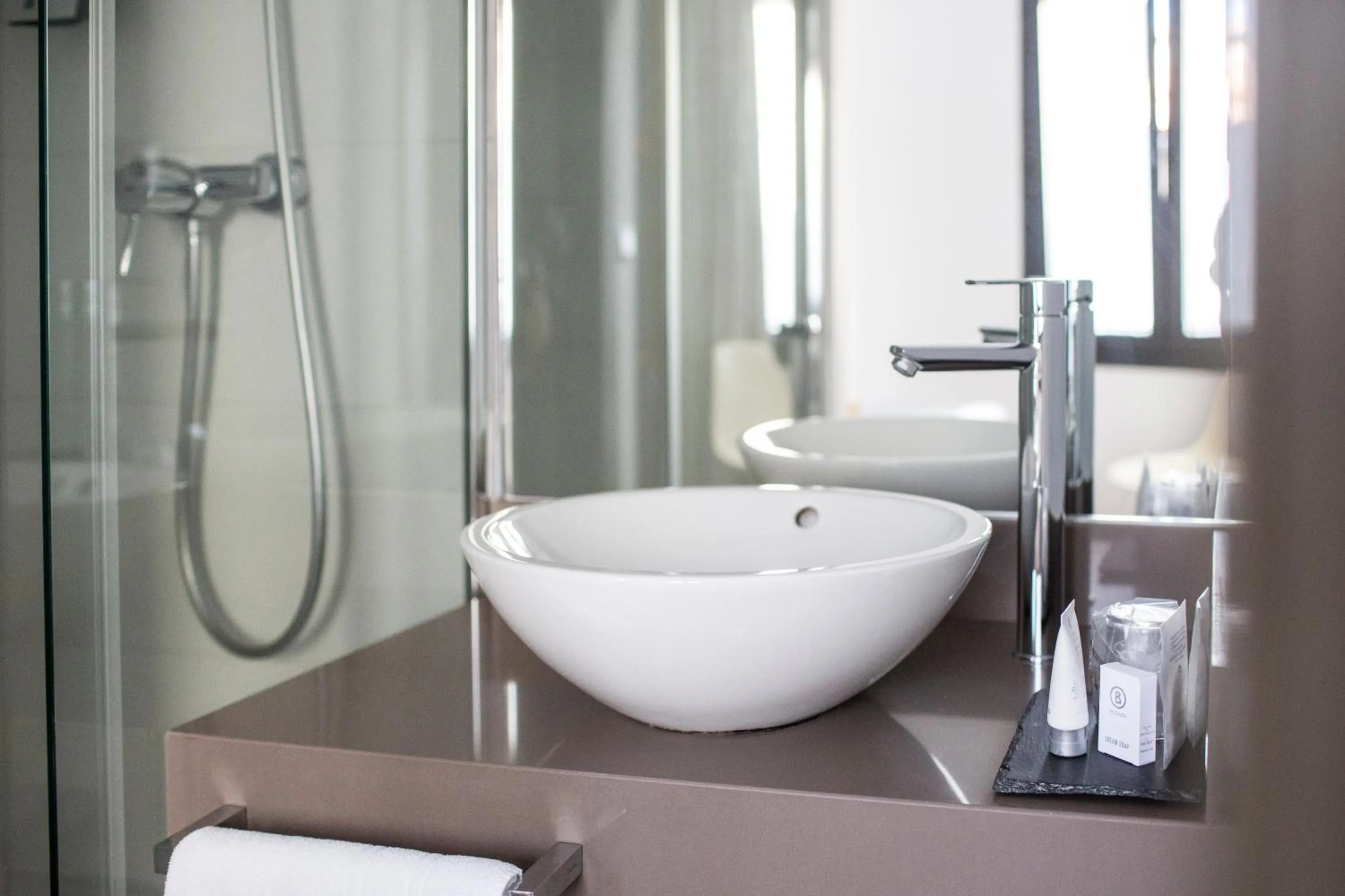 Shower in Le Petit Boutique Hotel