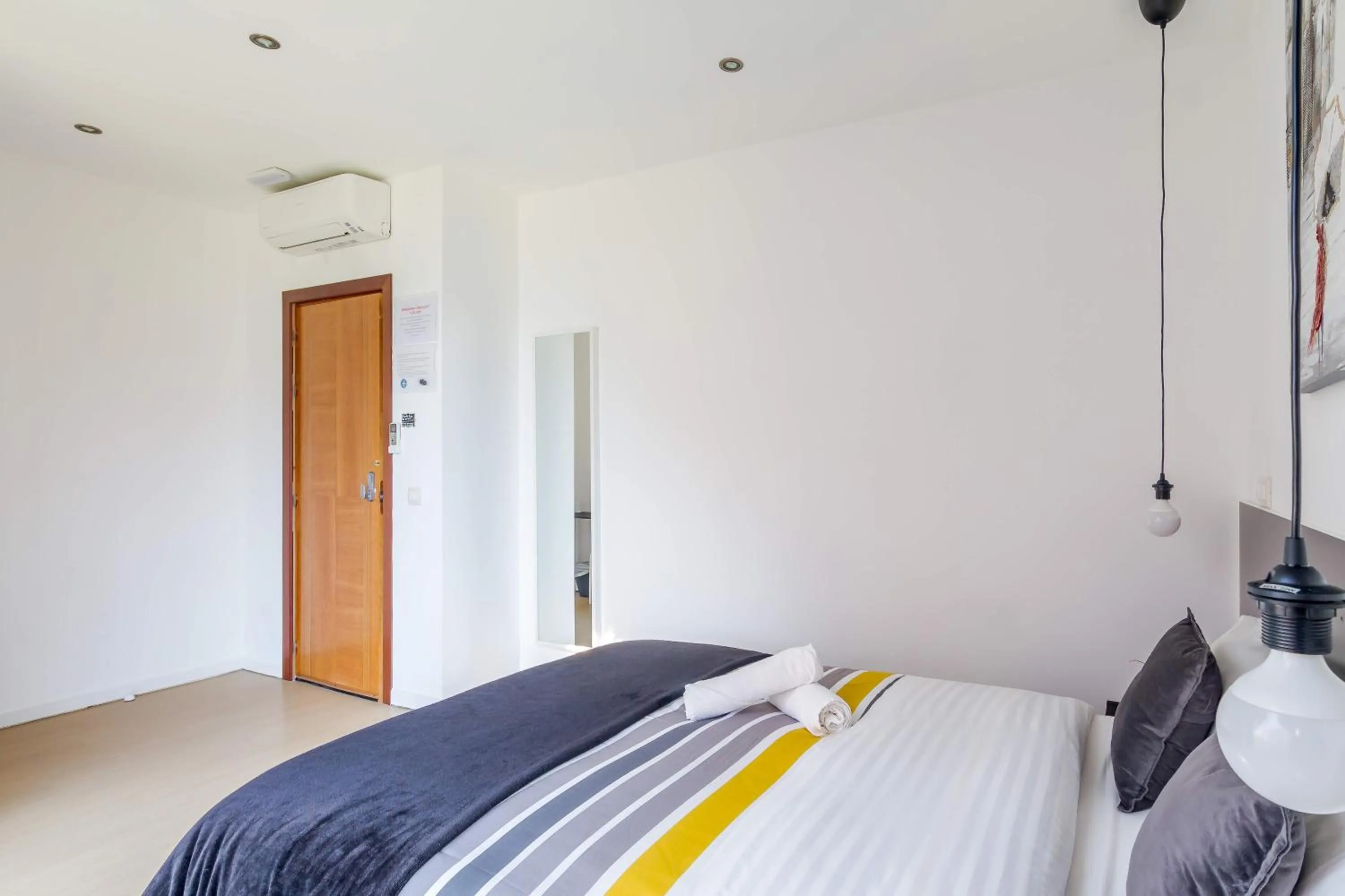 Bed in AYZ Javier Cabrini - Auto check-in property