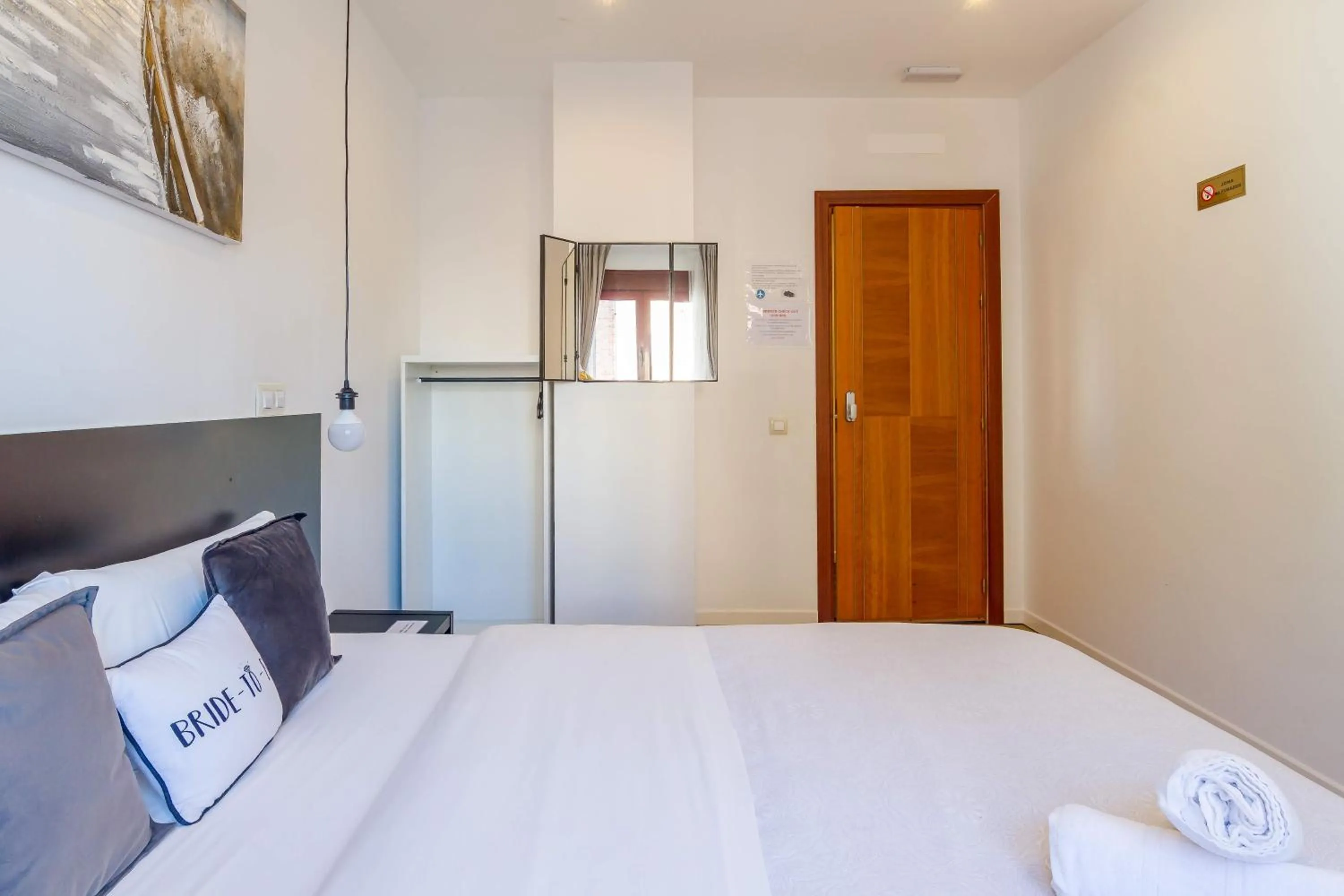 Bed in AYZ Javier Cabrini - Auto check-in property