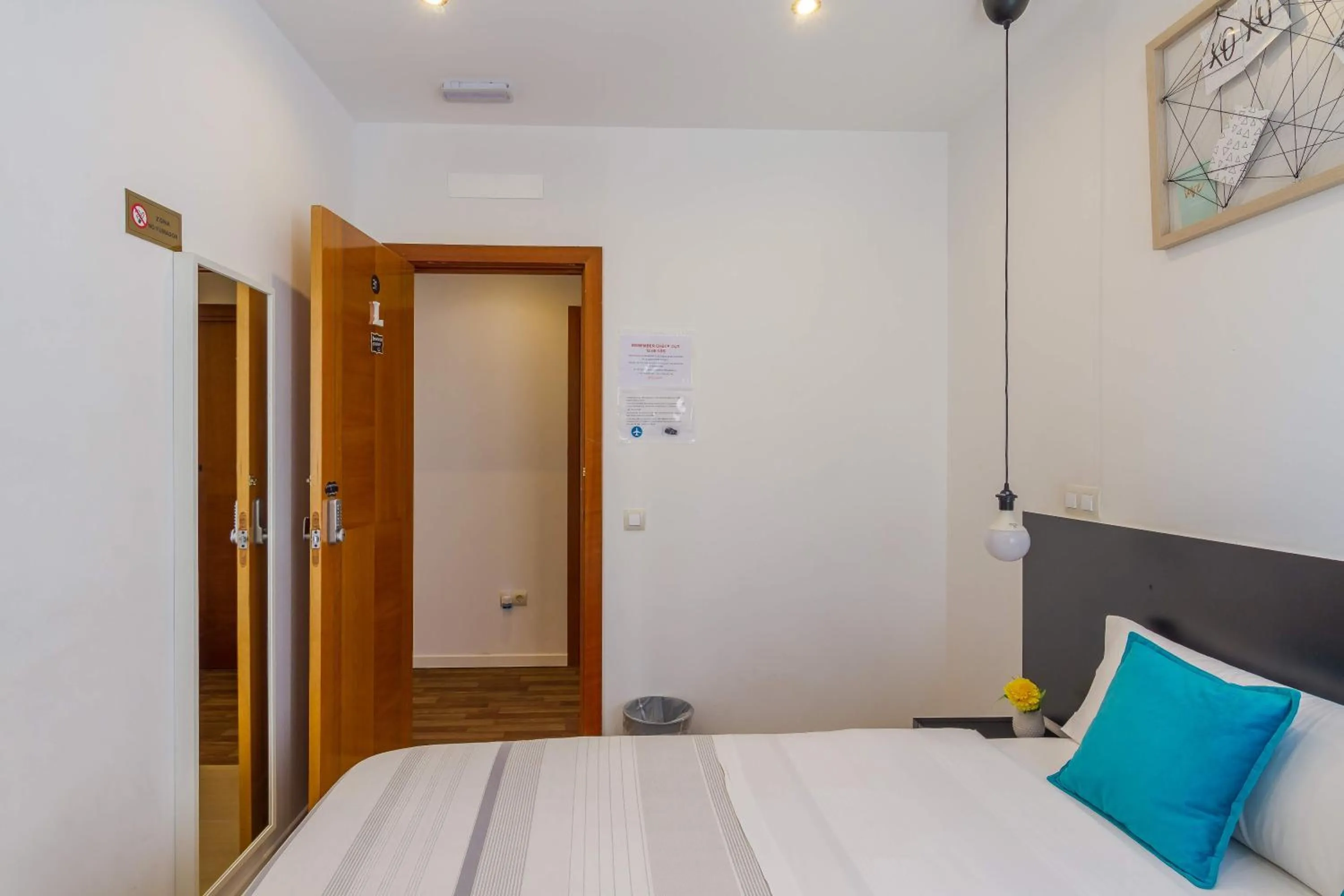 Bed in AYZ Javier Cabrini - Auto check-in property