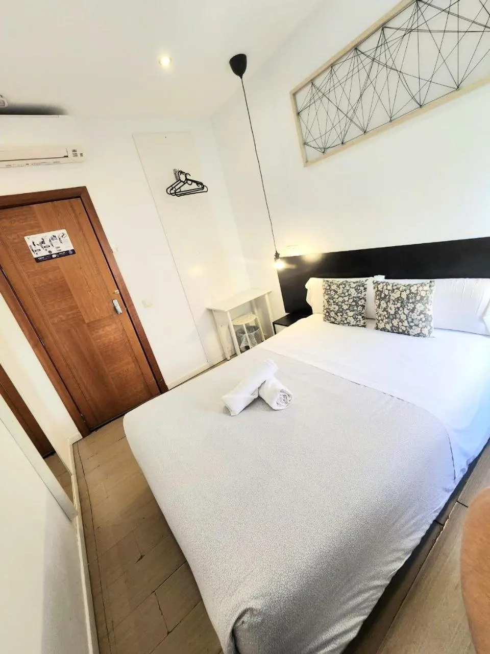 Bed in AYZ Javier Cabrini - Auto check-in property