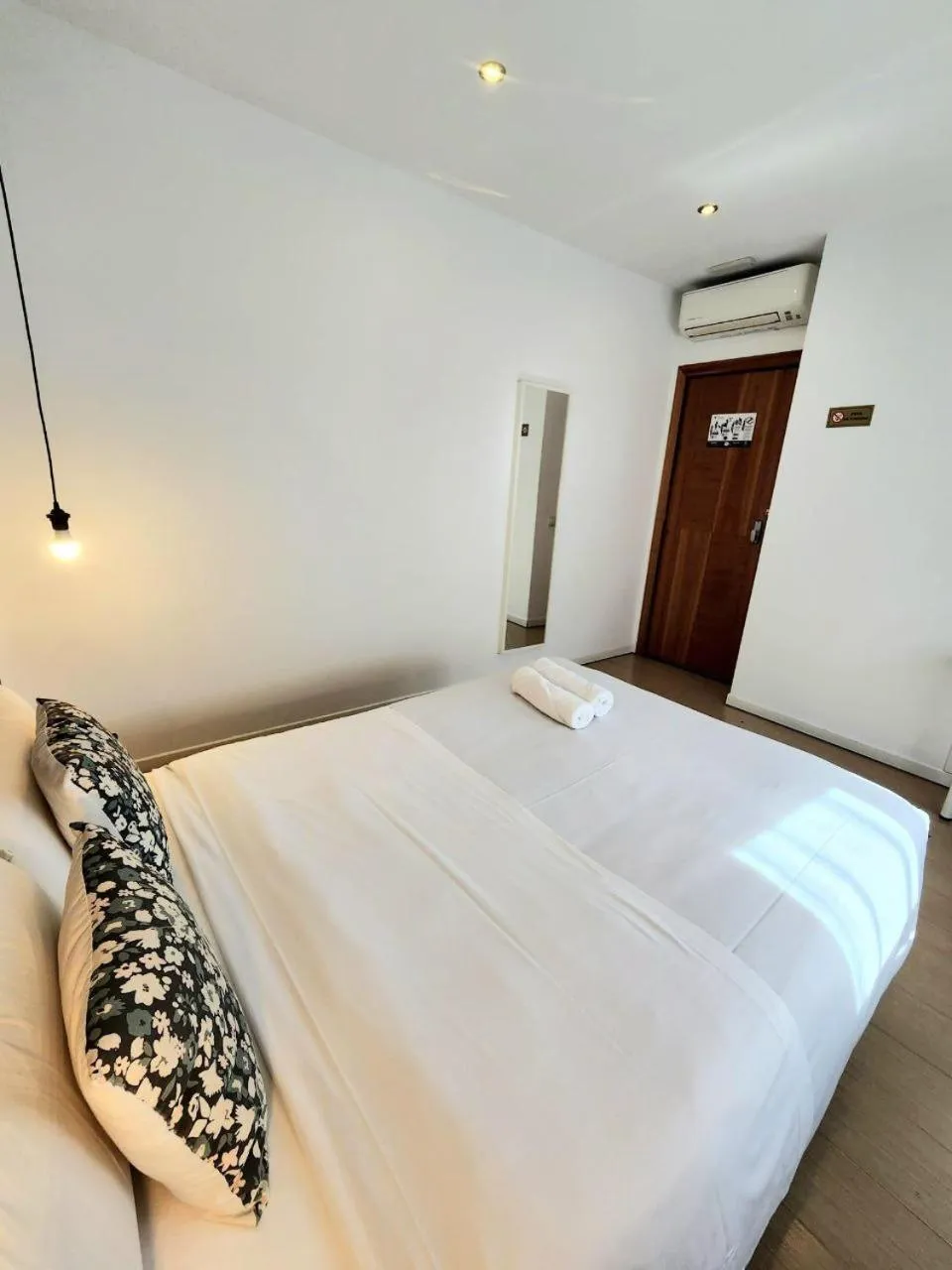 Bed in AYZ Javier Cabrini - Auto check-in property