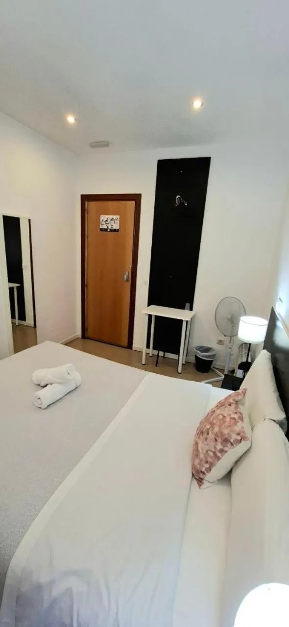 Bed in AYZ Javier Cabrini - Auto check-in property