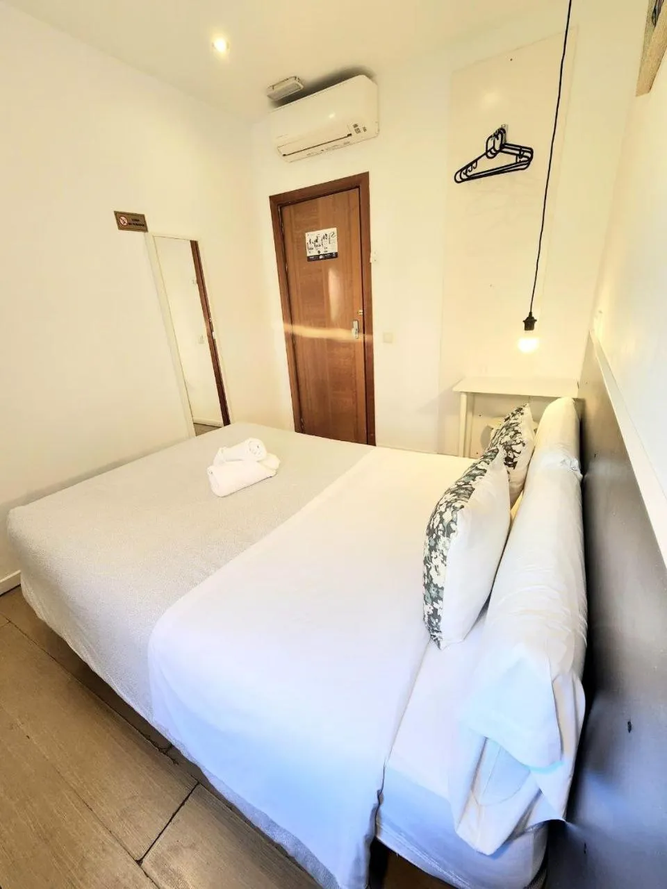 Bed in AYZ Javier Cabrini - Auto check-in property