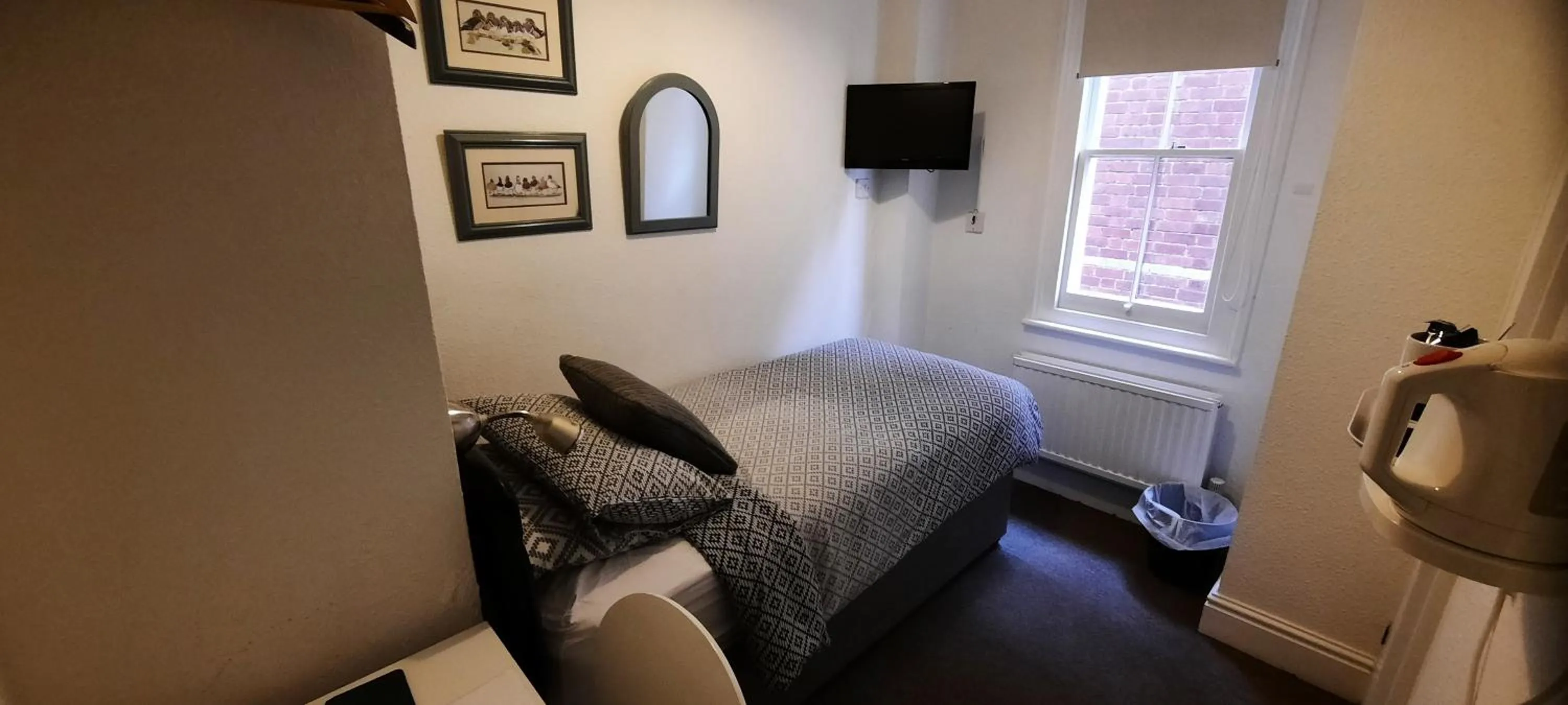 Bed in Colebrook Guest House