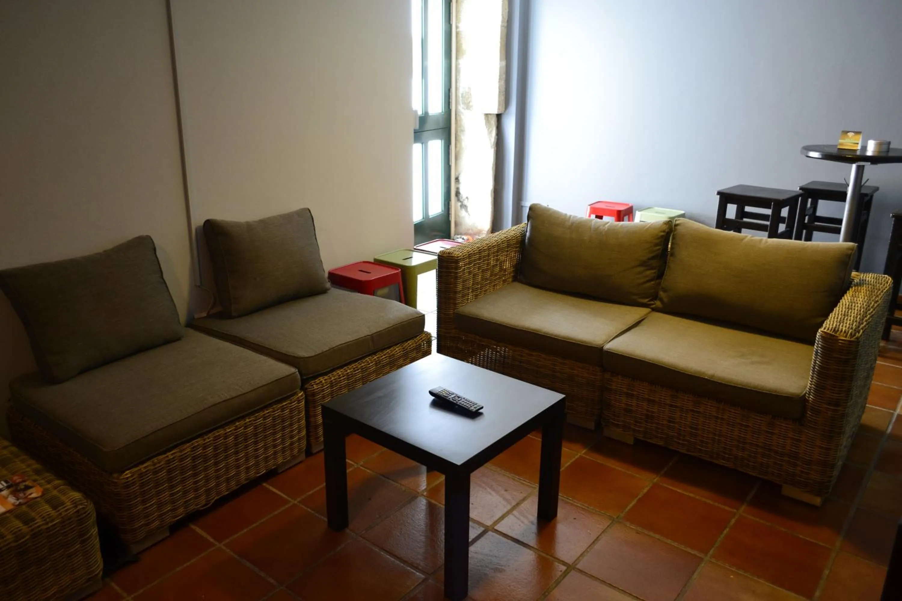 Communal lounge/ TV room in Albergue O Fogar de Teodomiro